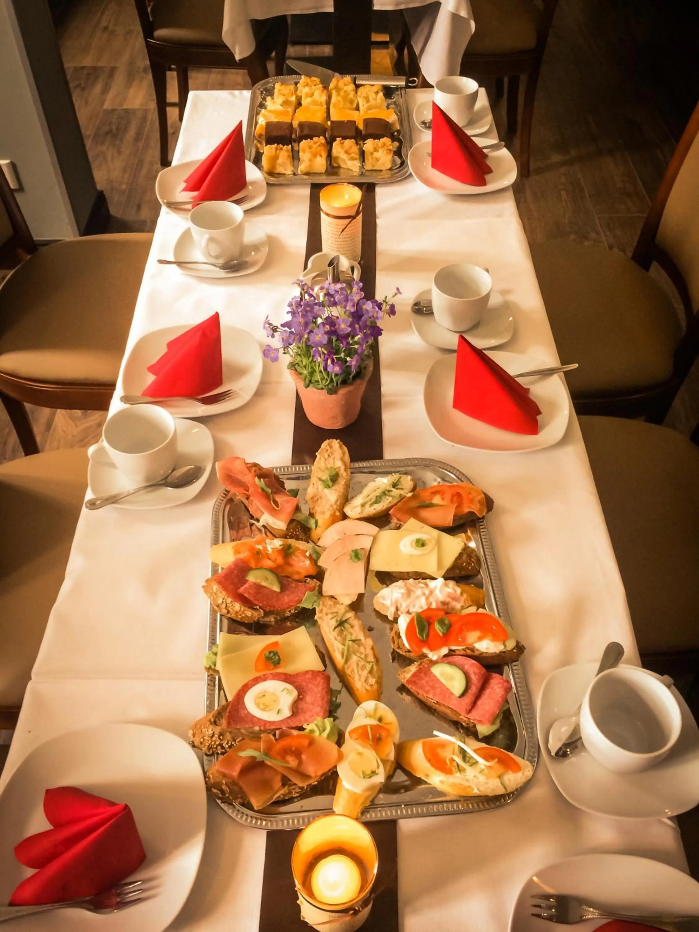 Restaurant/places to eat in Hotel Bett und Buch