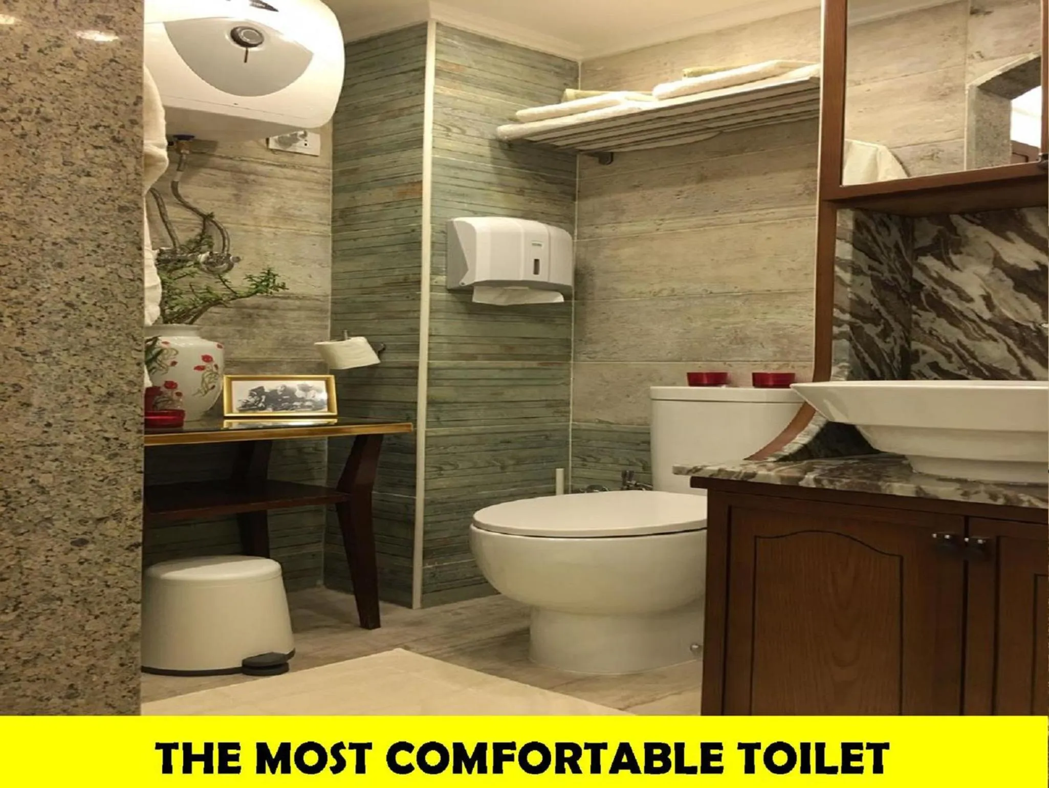 Toilet in Paris Hotel Cairo