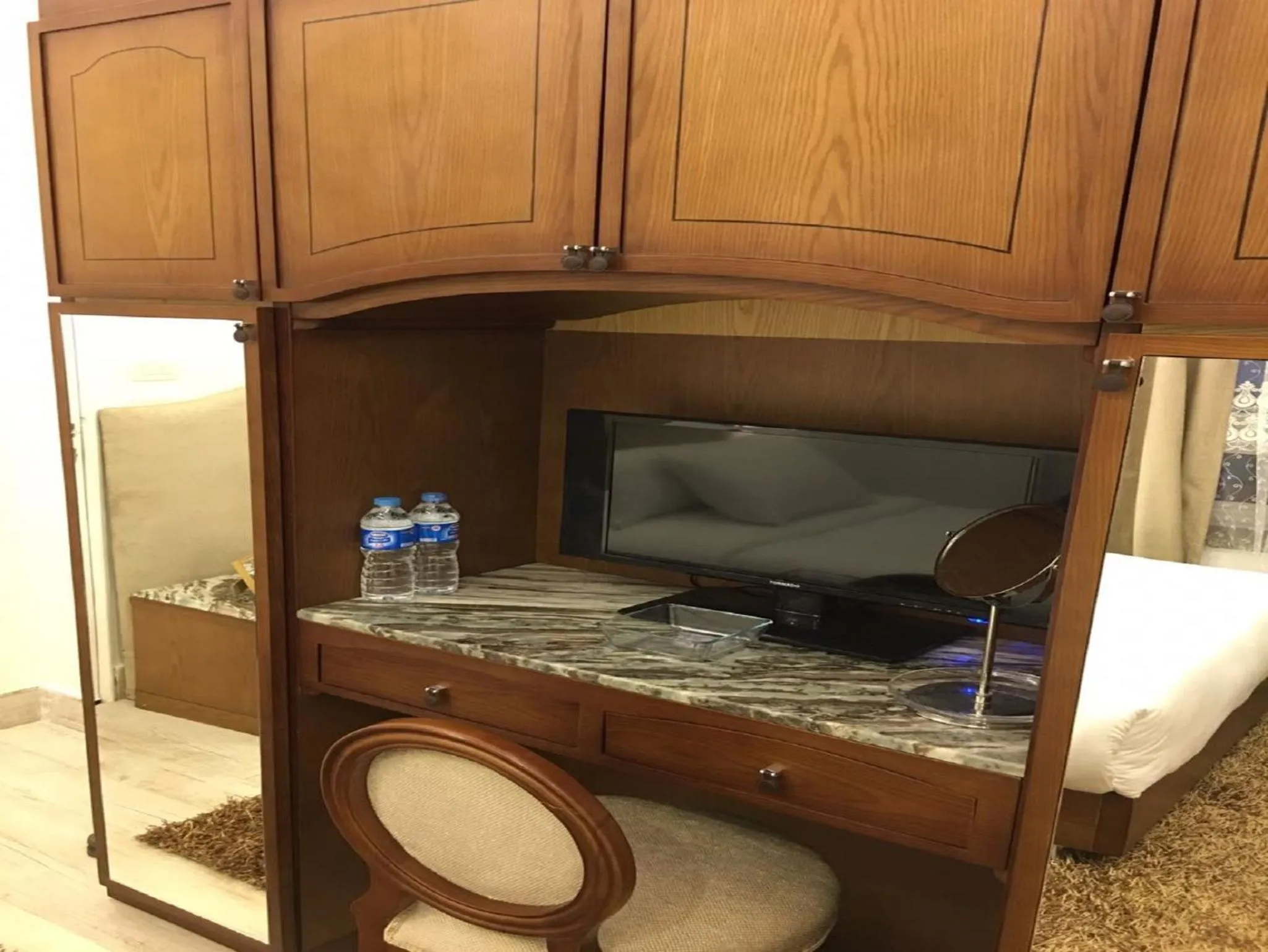 Photo of the whole room, Bed in Paris Hotel Cairo