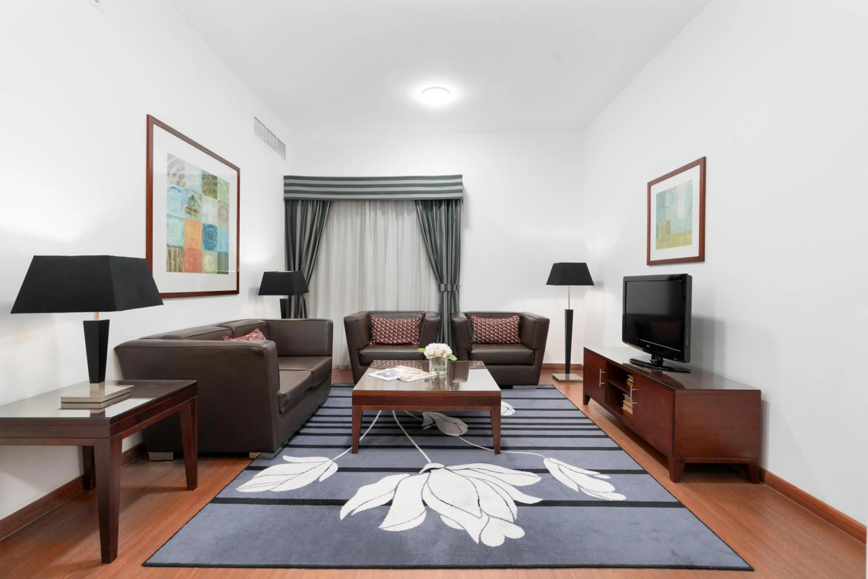 Living room in Golden Sands Hotel & Residences