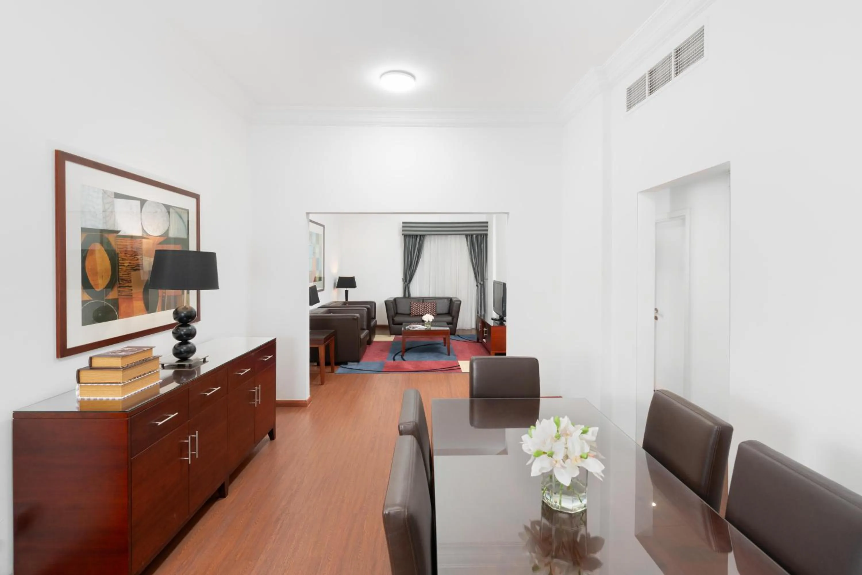 Dining area in Golden Sands Hotel & Residences