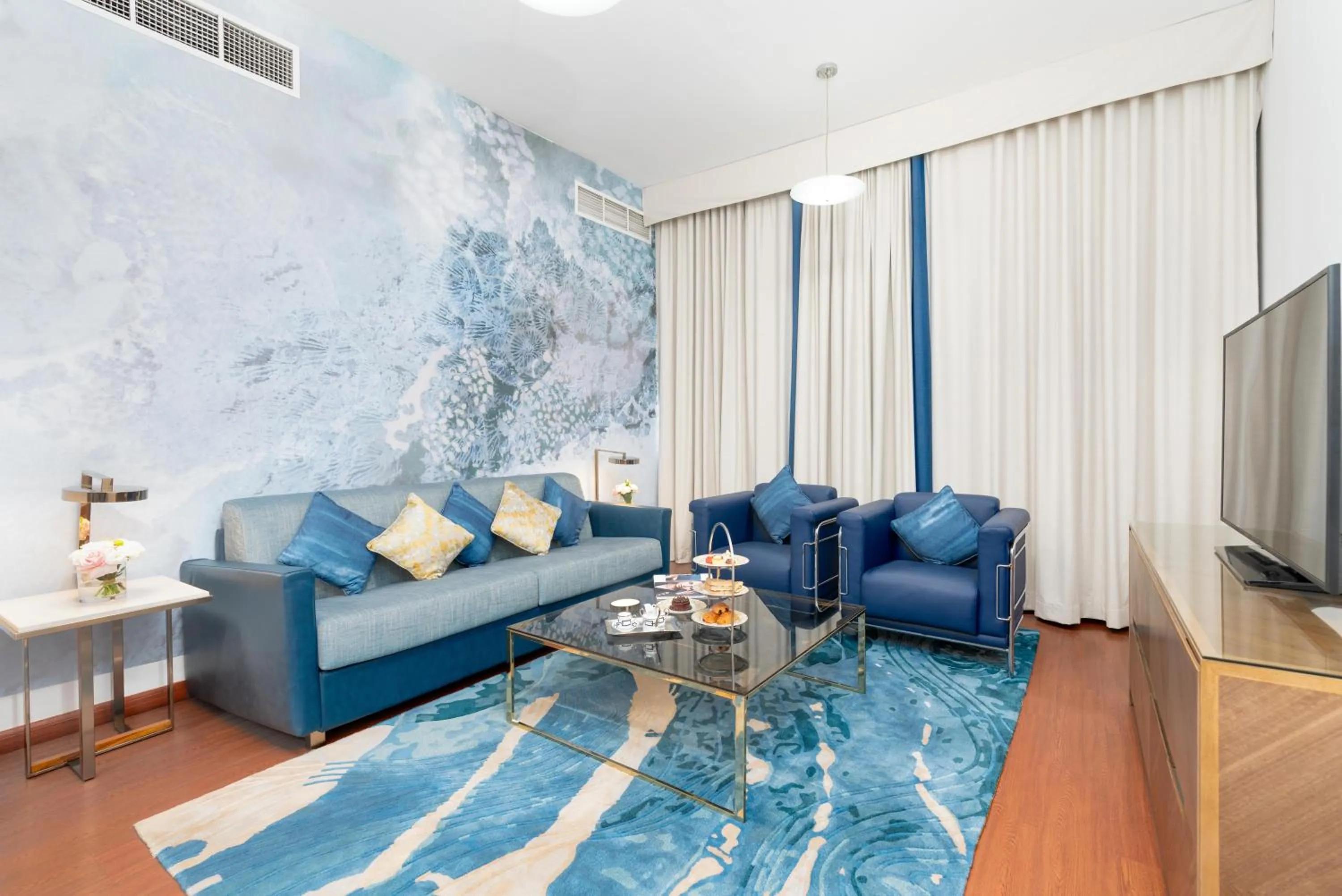 Living room in Golden Sands Hotel & Residences