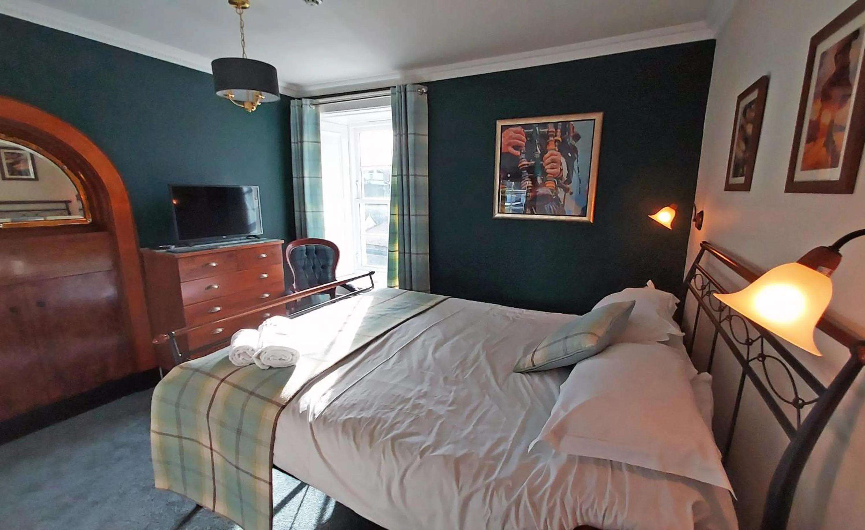 Bedroom, Bed in The Glenerne