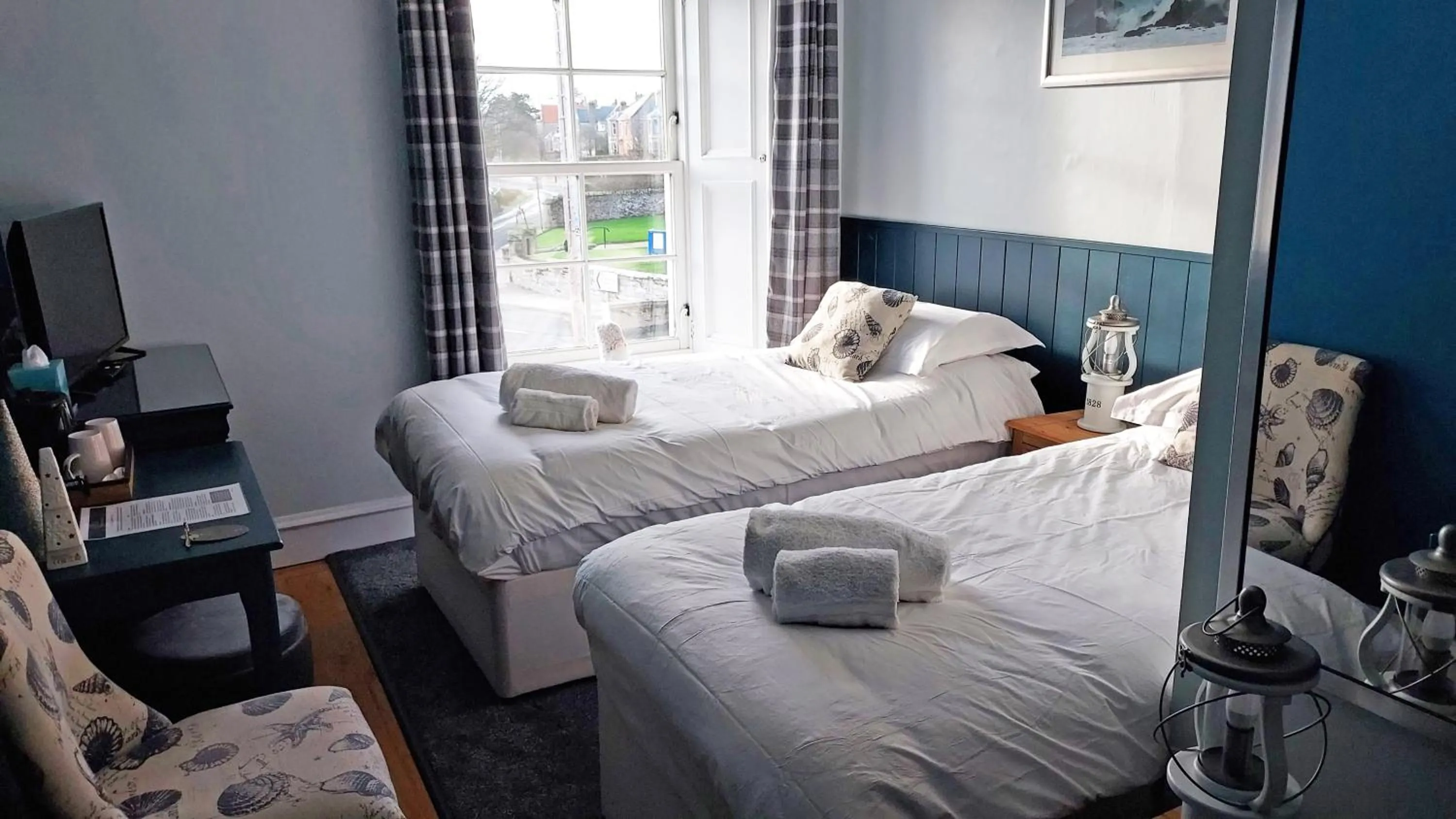 Photo of the whole room, Bed in The Glenerne