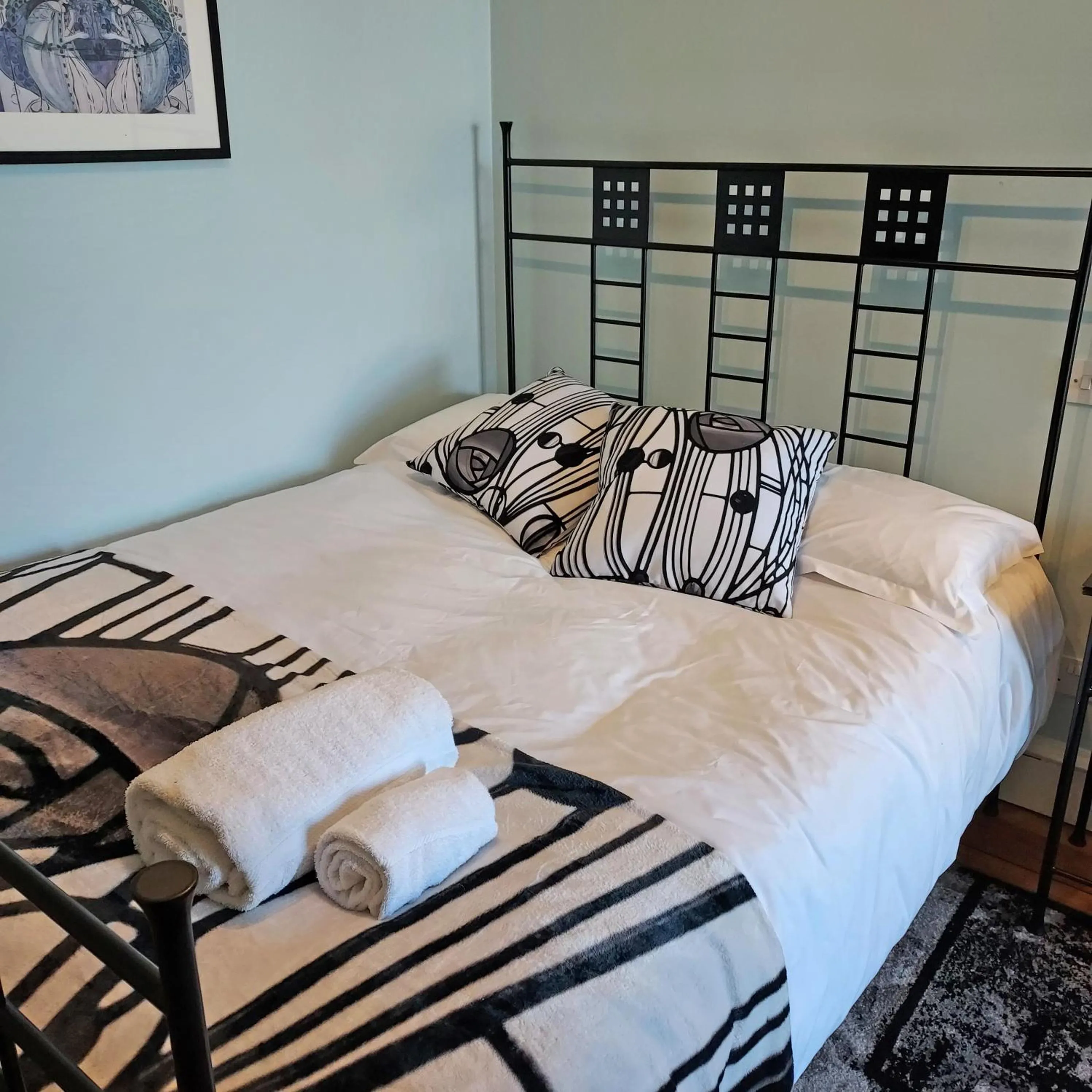 Bedroom, Bed in The Glenerne
