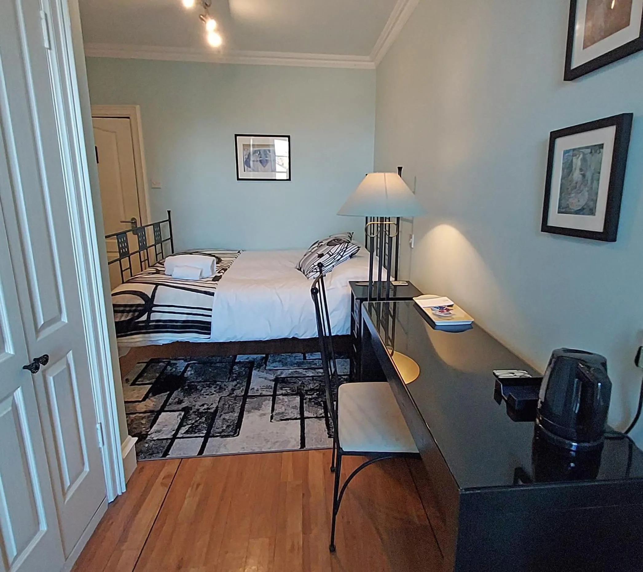 Bedroom, Bed in The Glenerne