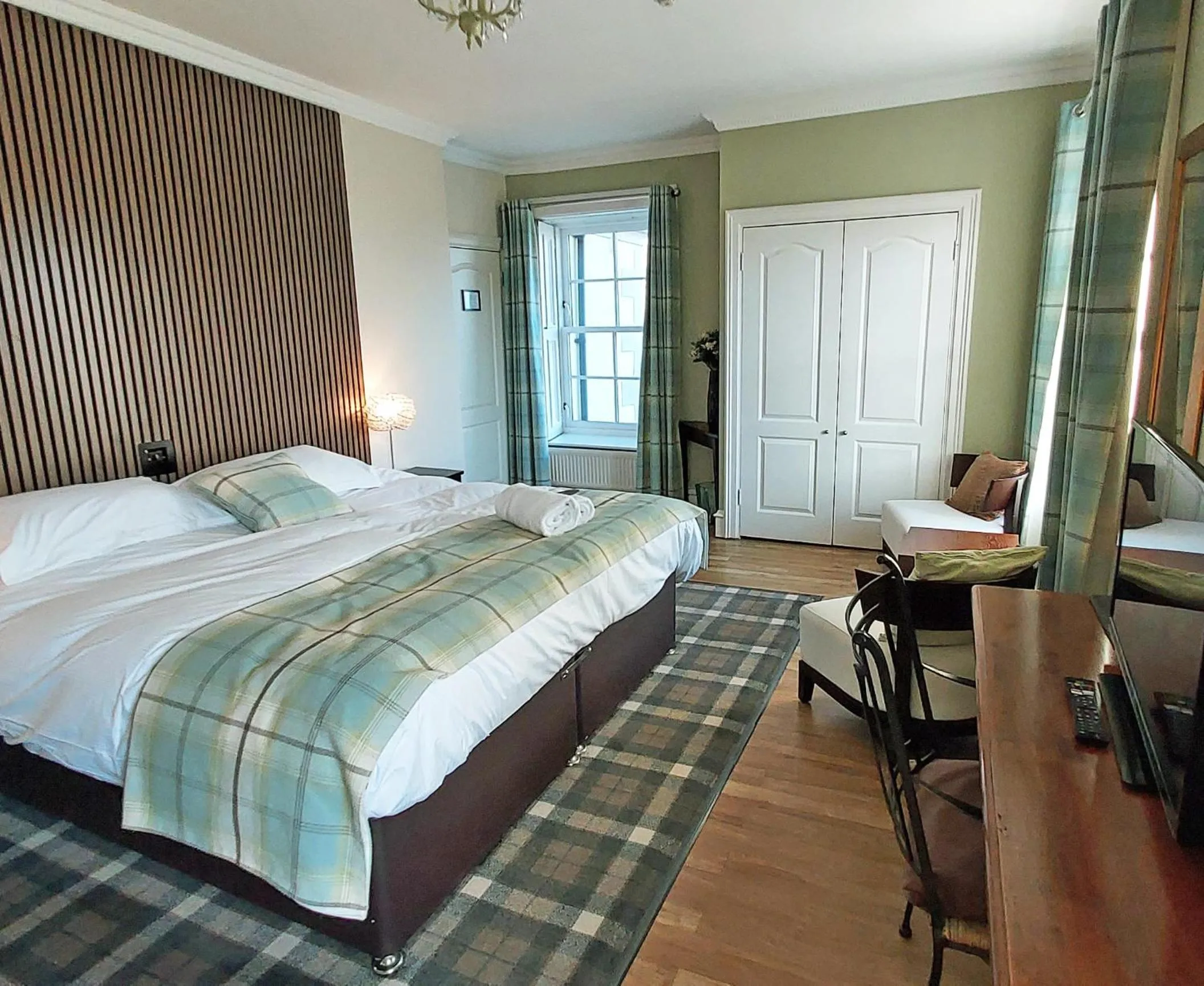 Bedroom, Bed in The Glenerne