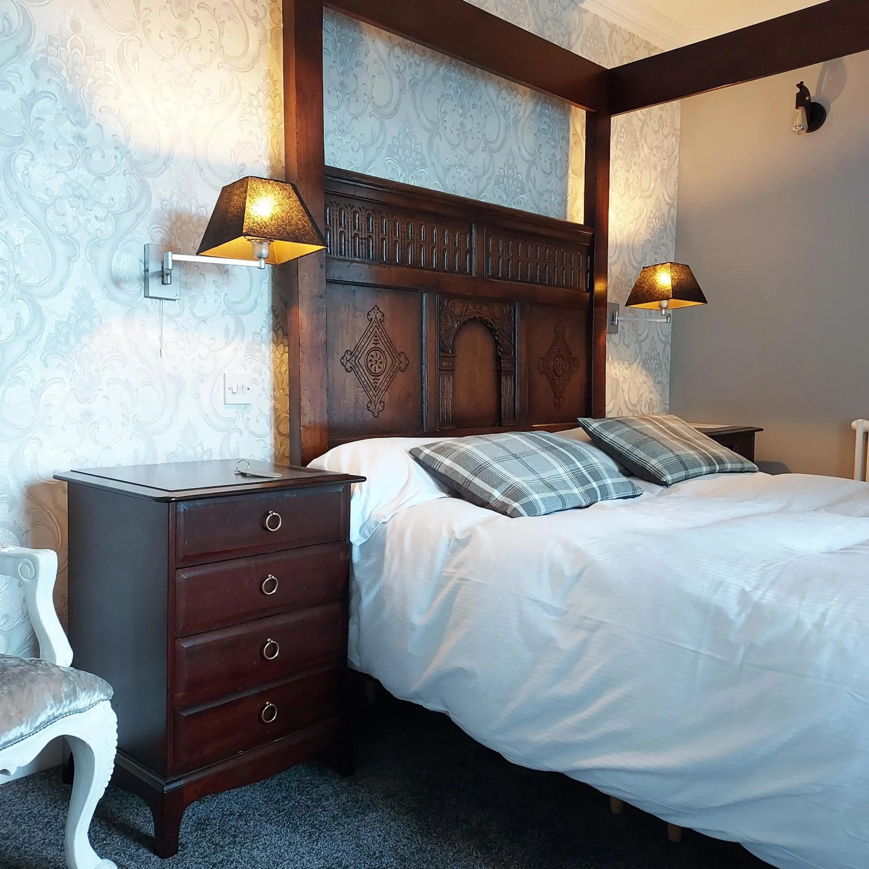 Bedroom, Bed in The Glenerne