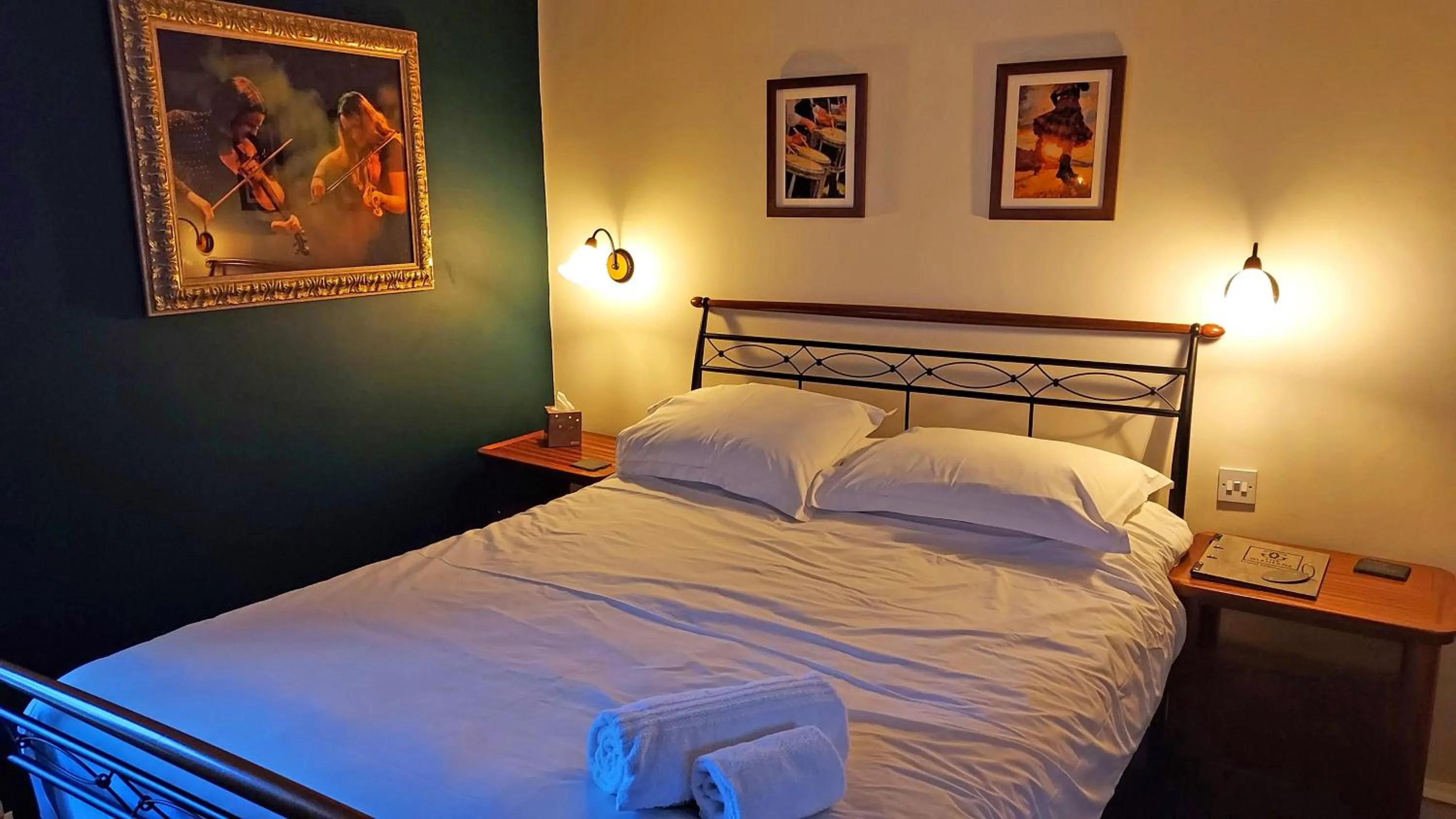 Bedroom, Bed in The Glenerne