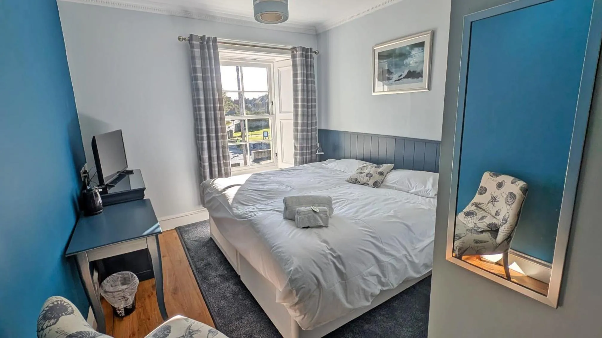 Bedroom, Bed in The Glenerne