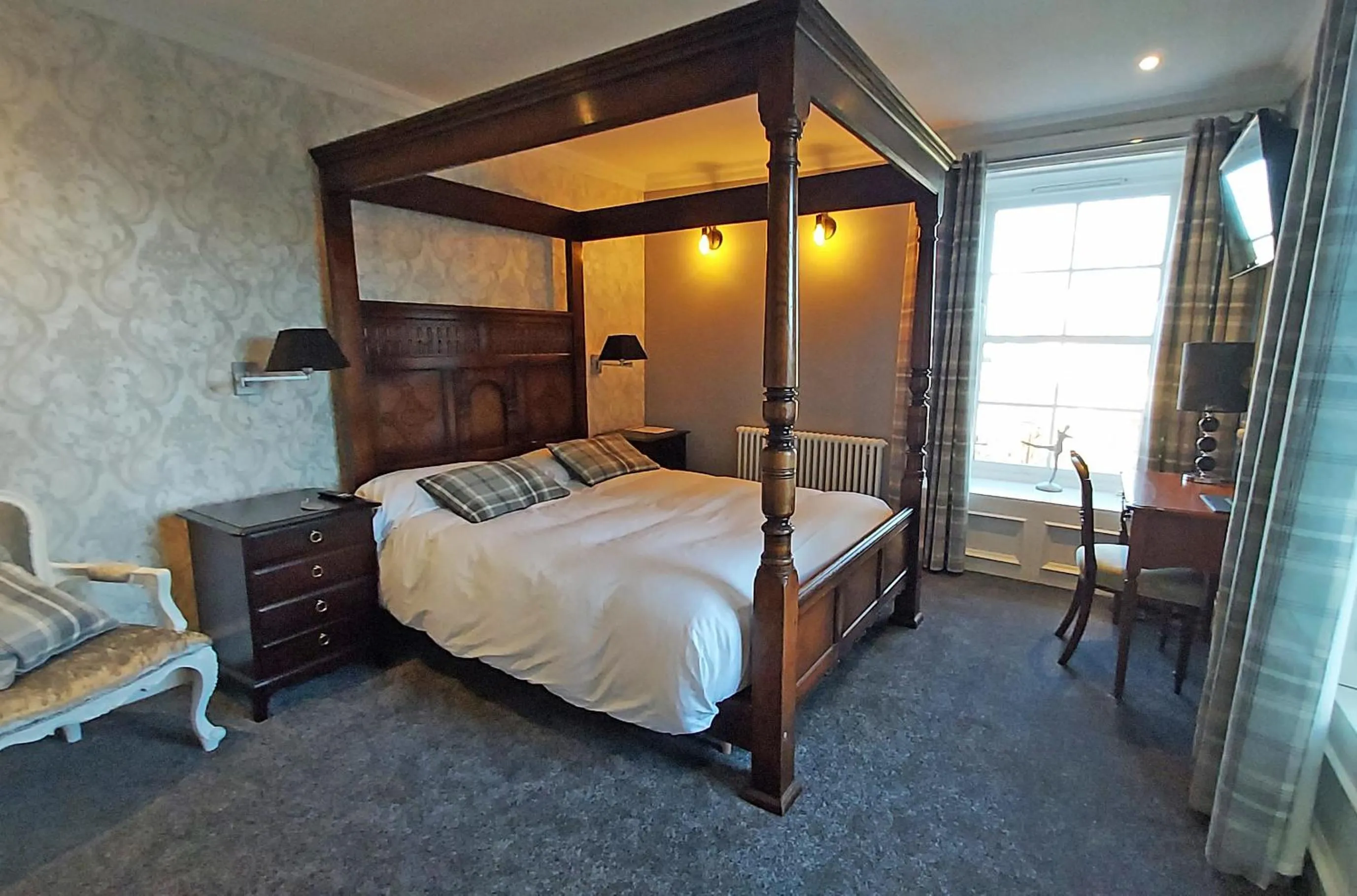 Bedroom, Bed in The Glenerne