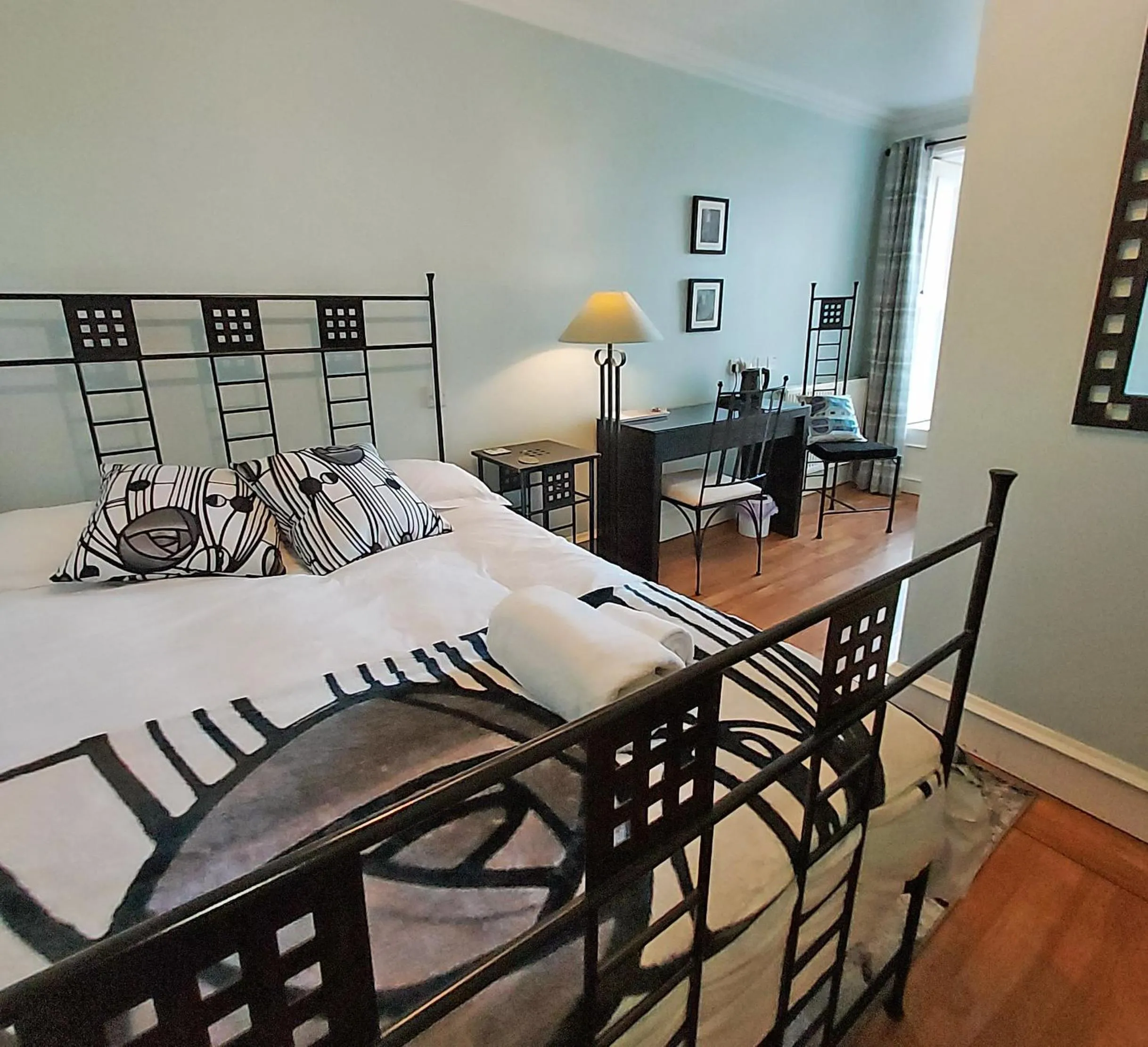 Bedroom, Bed in The Glenerne