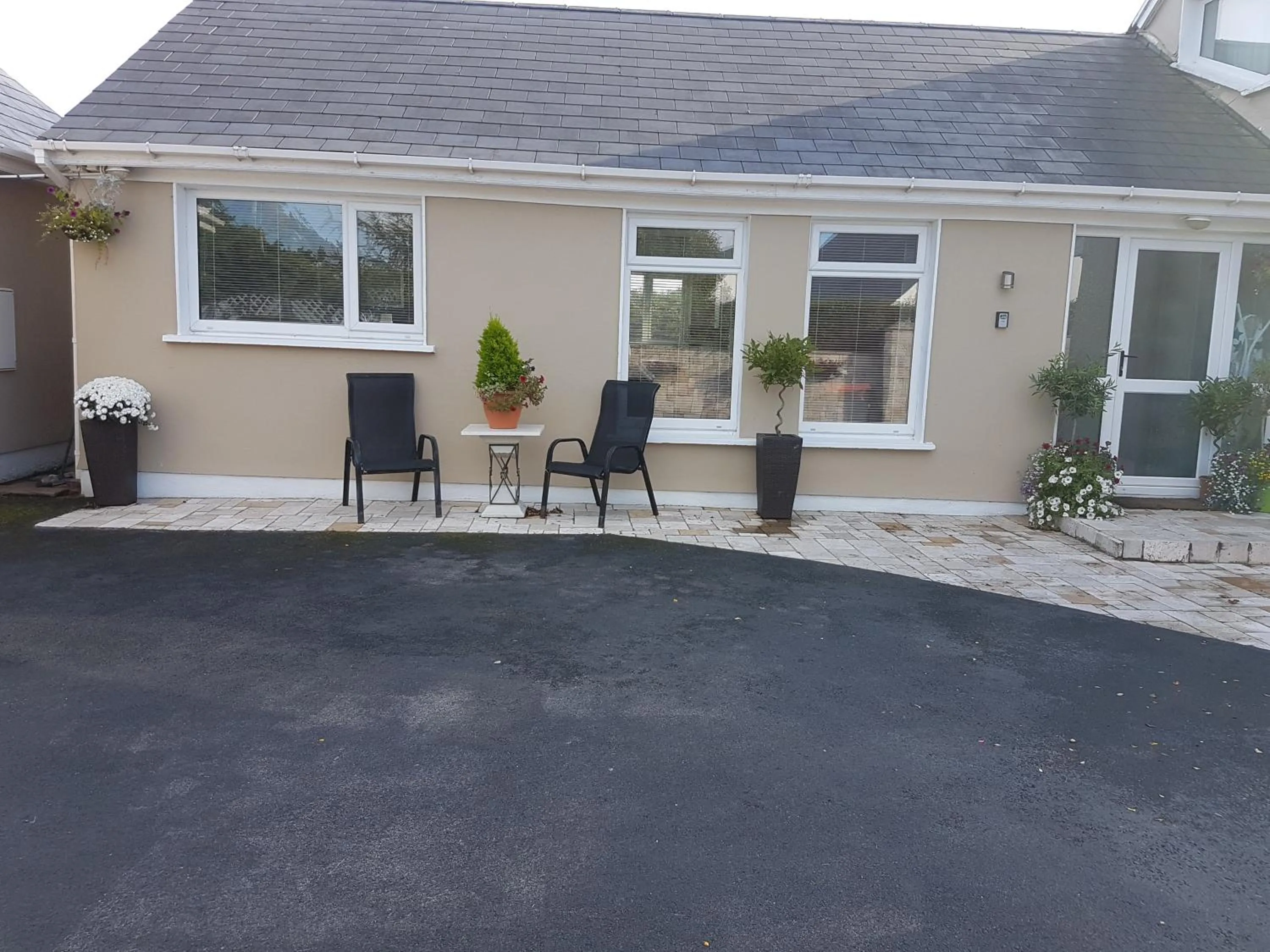Facade/entrance in Hillcrest House Self Catering Apartments