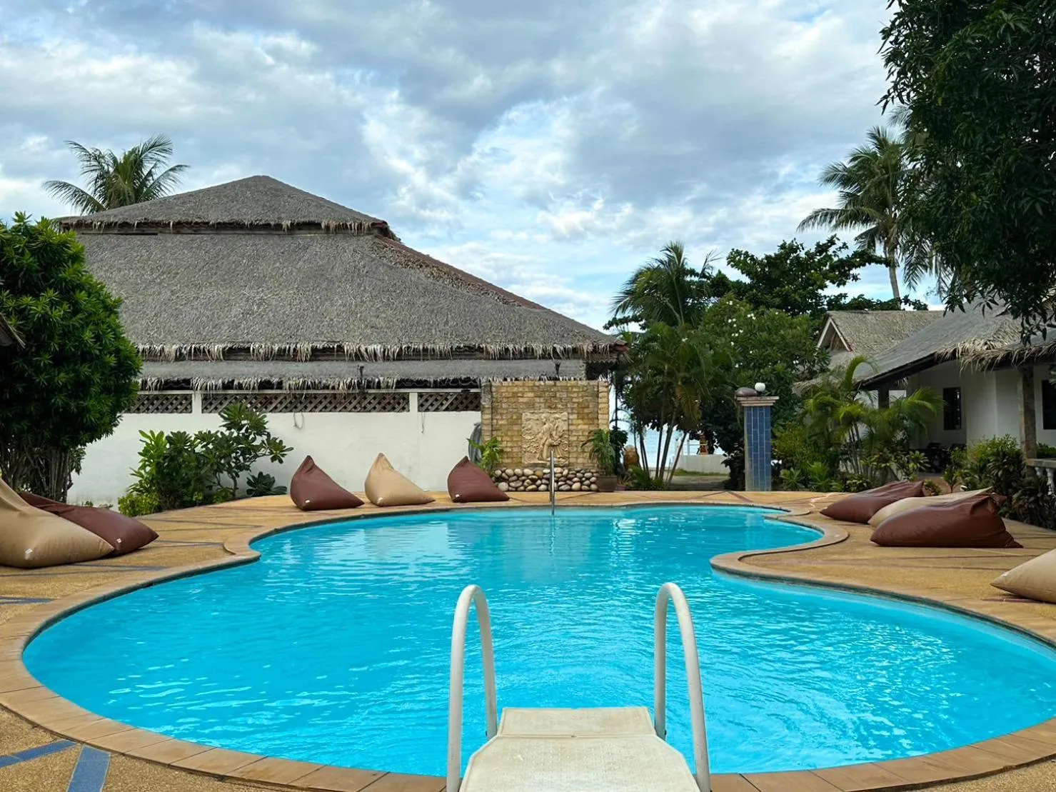 Swimming pool in Phuwadee Resort