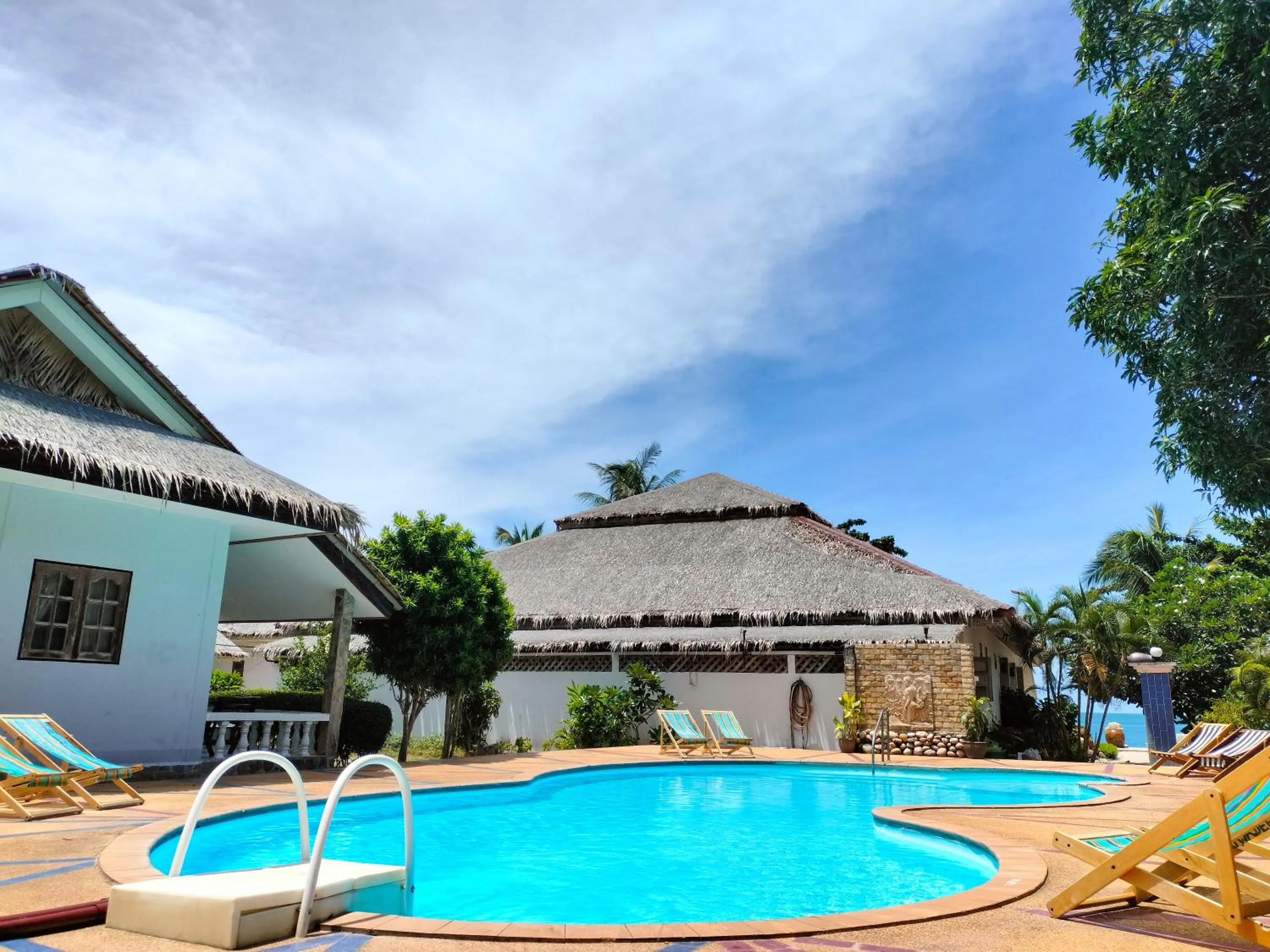 Swimming pool in Phuwadee Resort