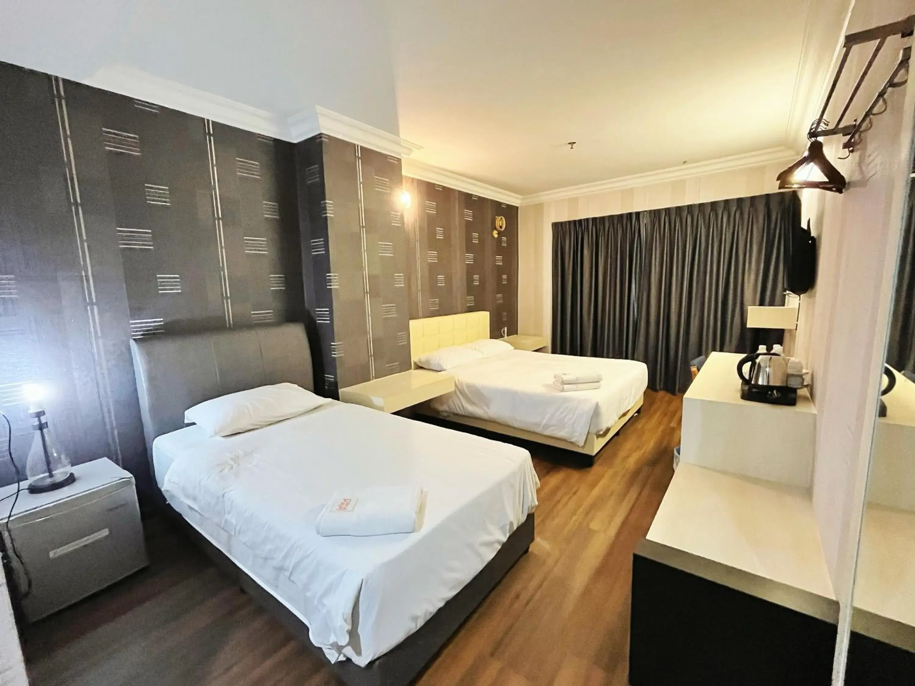 Photo of the whole room, Bed in Fair Park Hotel Photo of the whole room, Bed in Fair Park Hotel