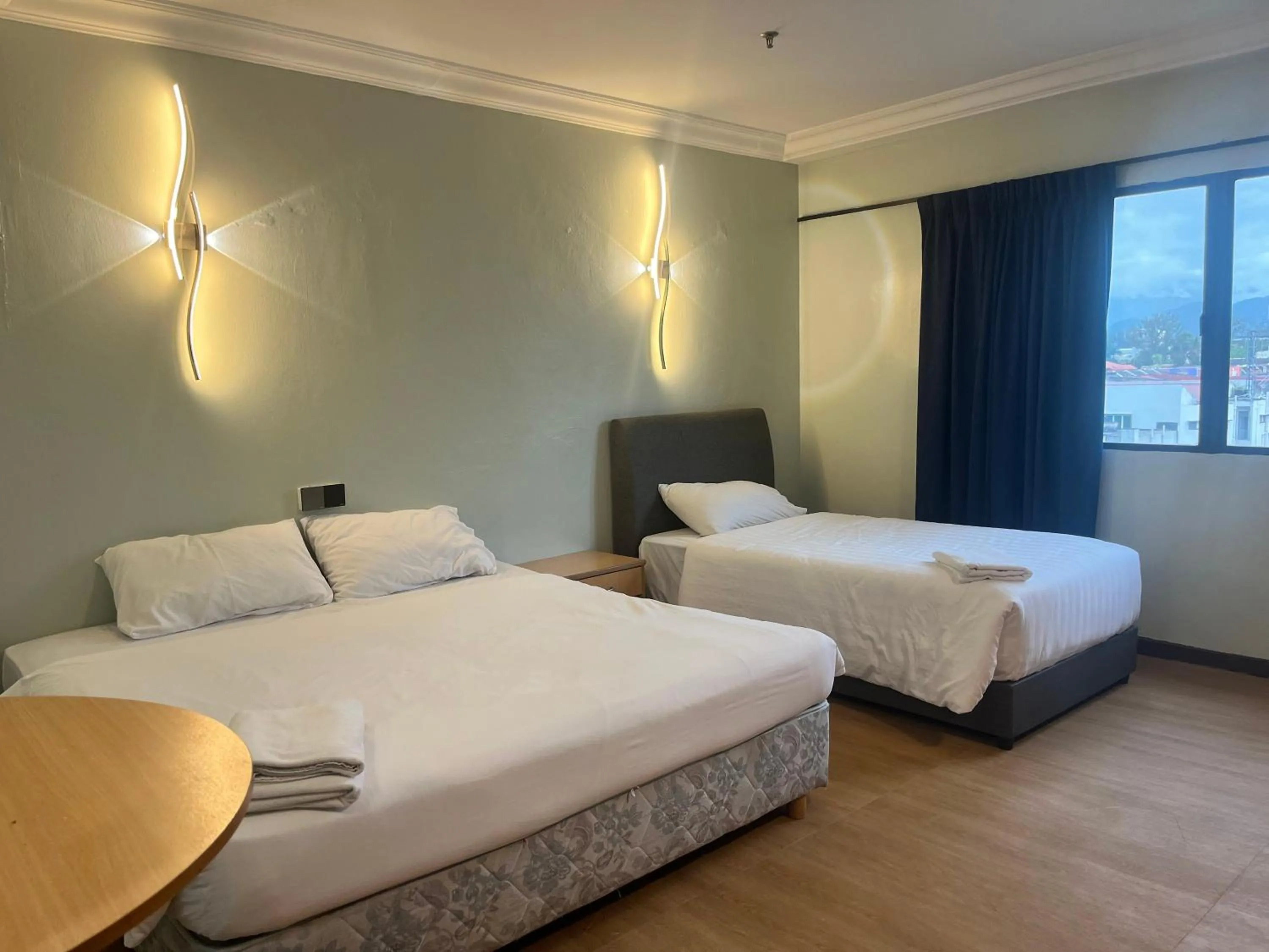 Photo of the whole room, Bed in Fair Park Hotel