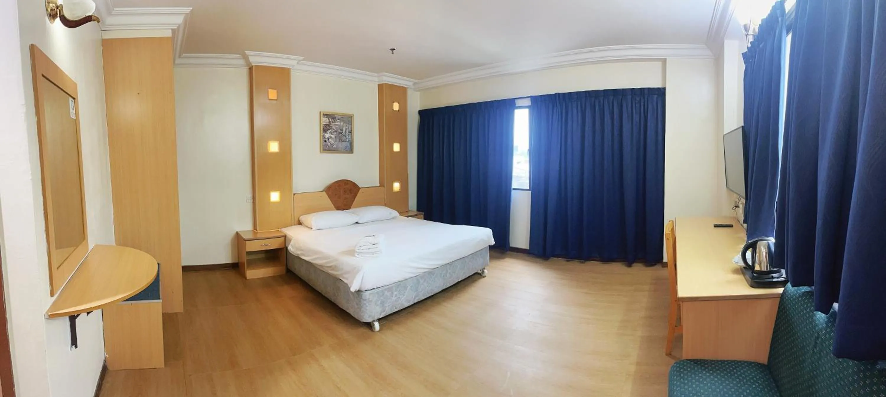 Bedroom, Bed in Fair Park Hotel