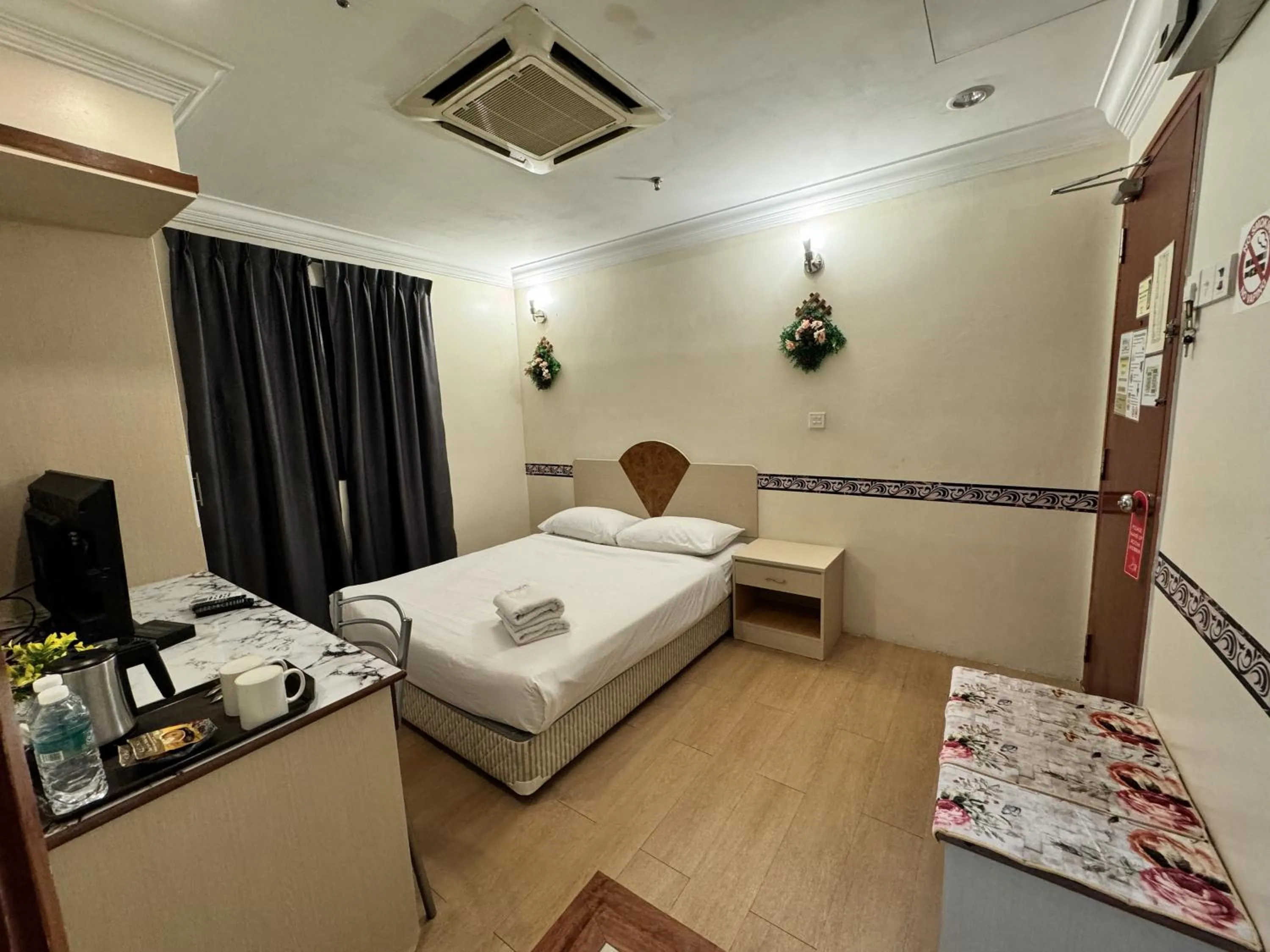 Bedroom, Bed in Fair Park Hotel