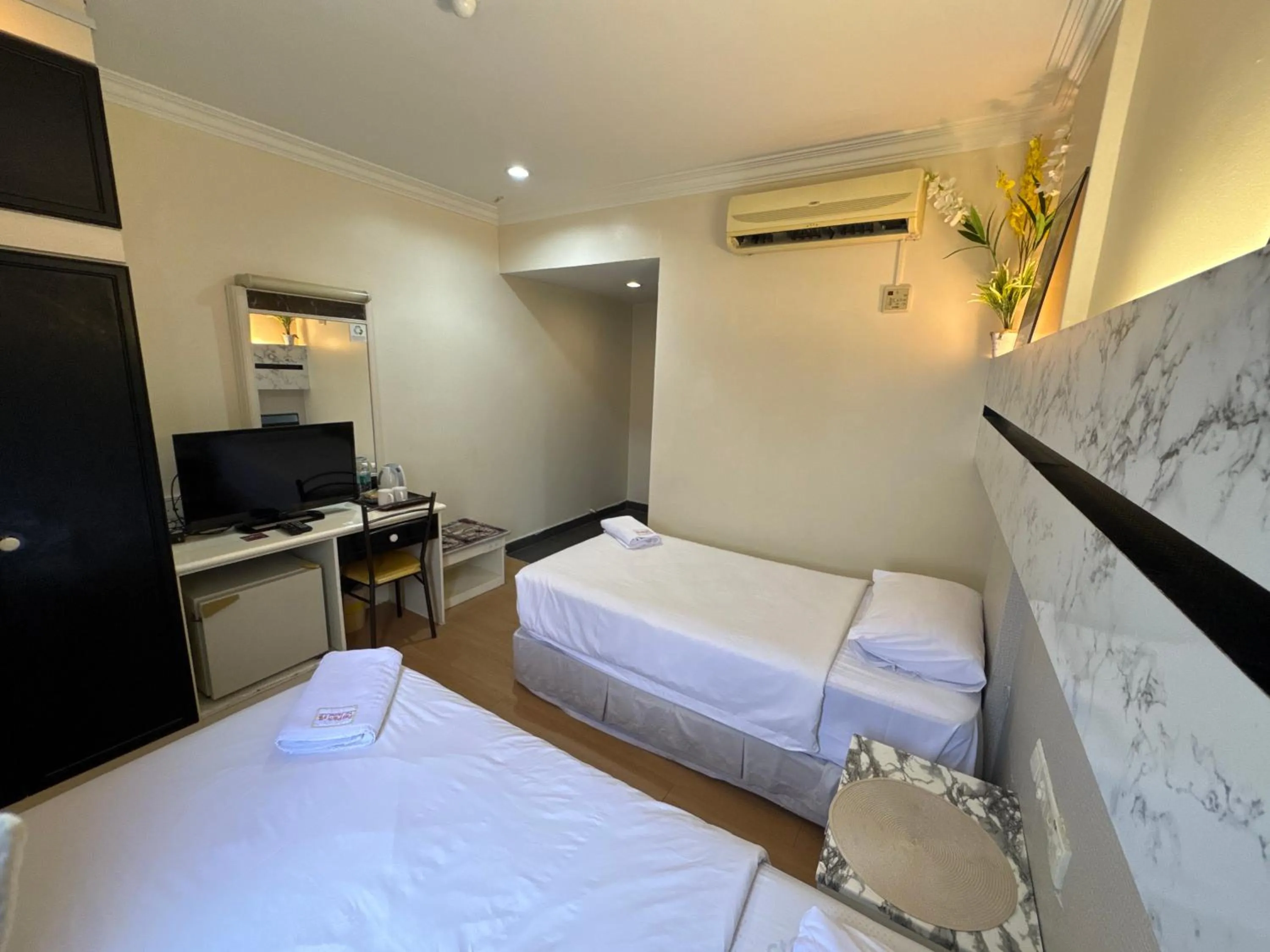 Bedroom, Bed in Fair Park Hotel