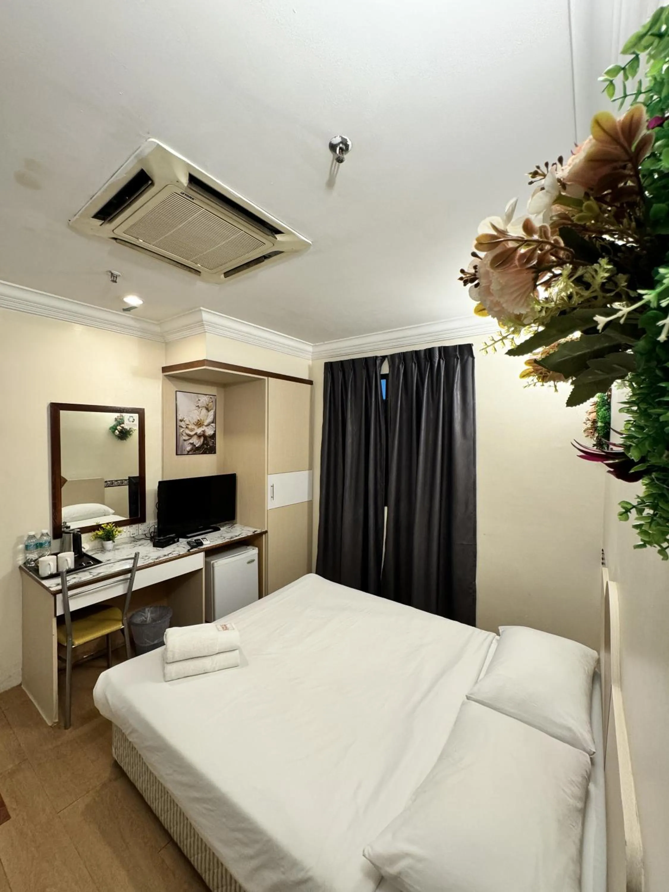 Bed in Fair Park Hotel