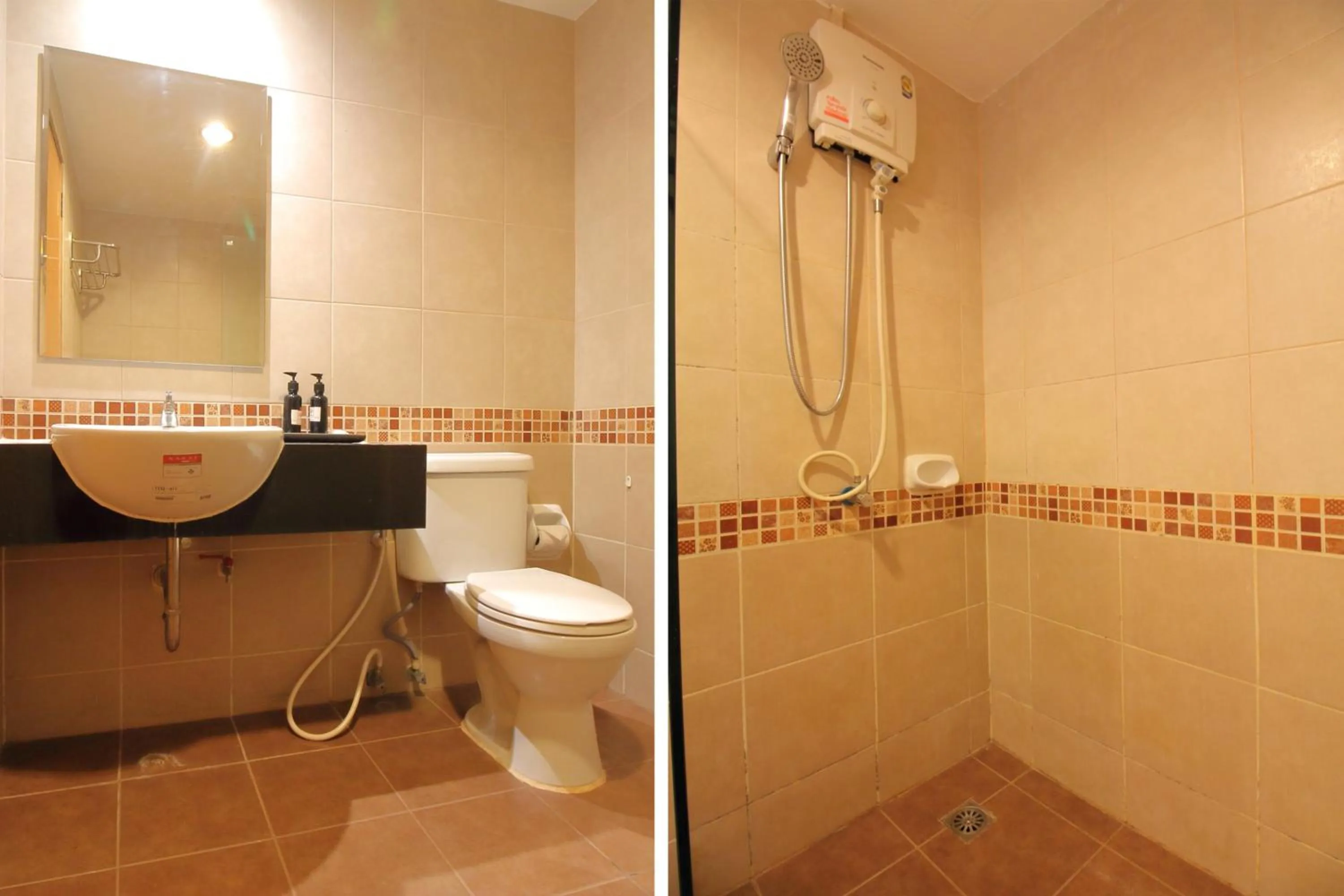 Bathroom in Super OYO Capital O 564 Nature Boutique Hotel