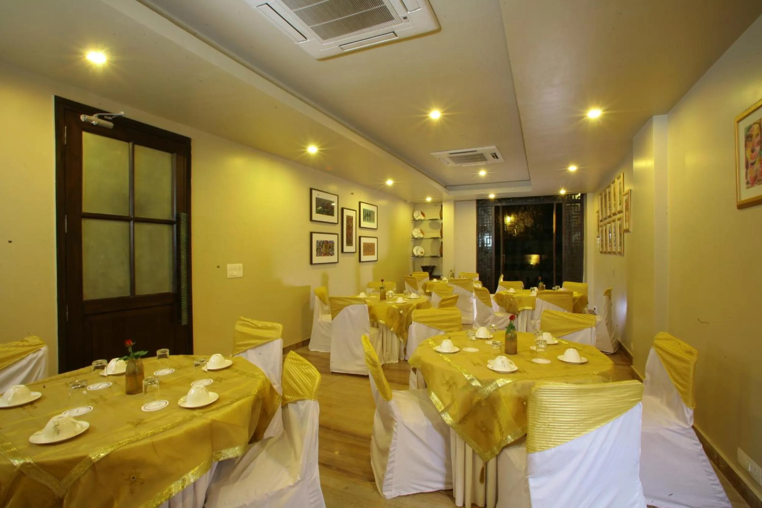 Restaurant/places to eat in ​juSTa Gurgaon
