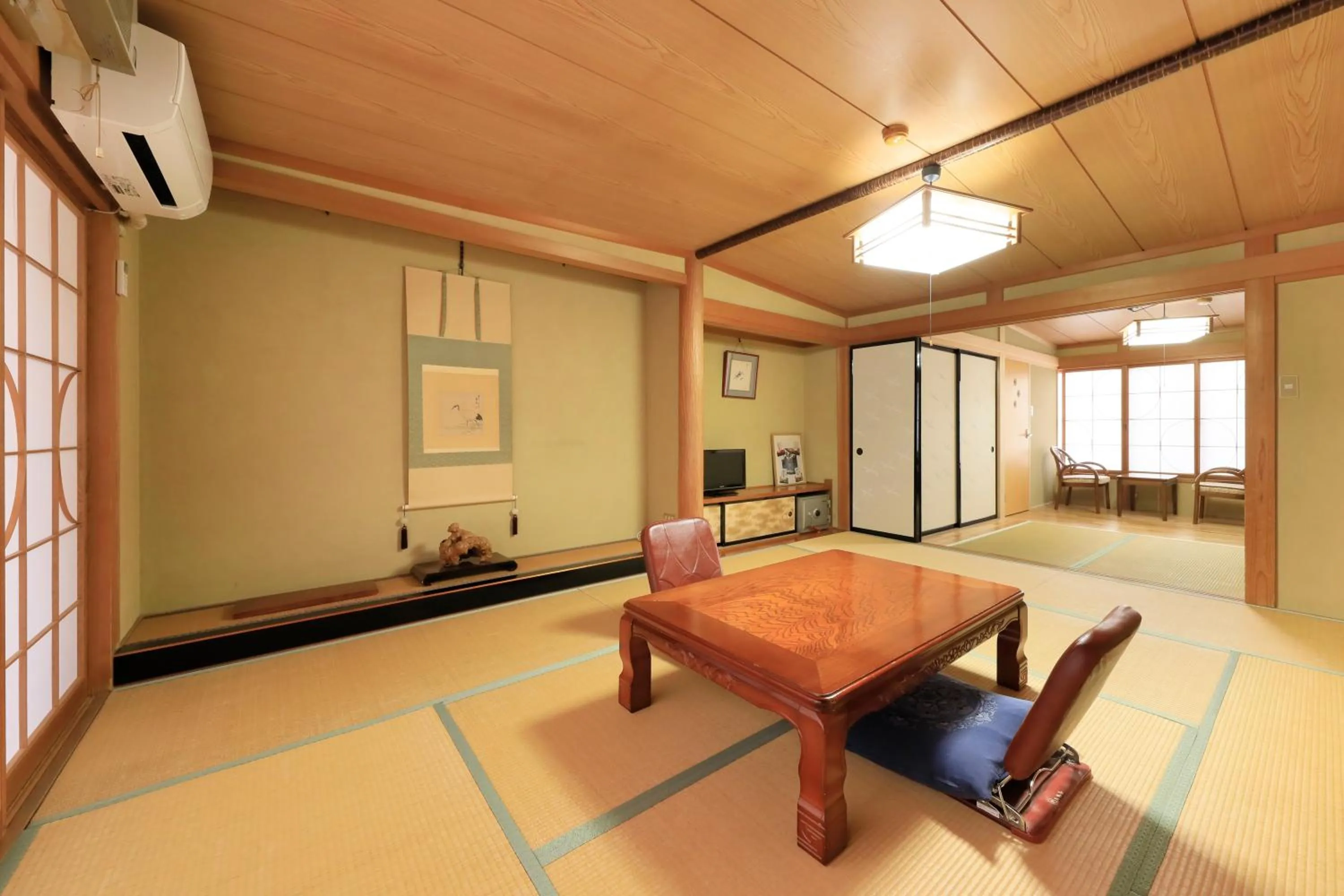 Photo of the whole room in Yudanaka Seifuso