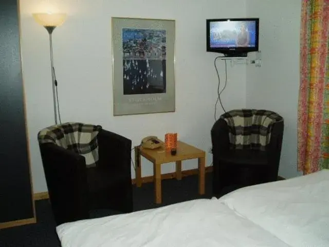 Seating area, Bed in Hotel Friedrichs