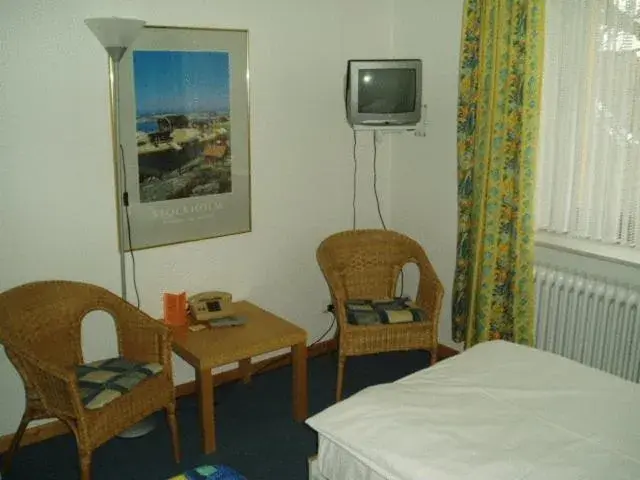 Seating area, Bed in Hotel Friedrichs