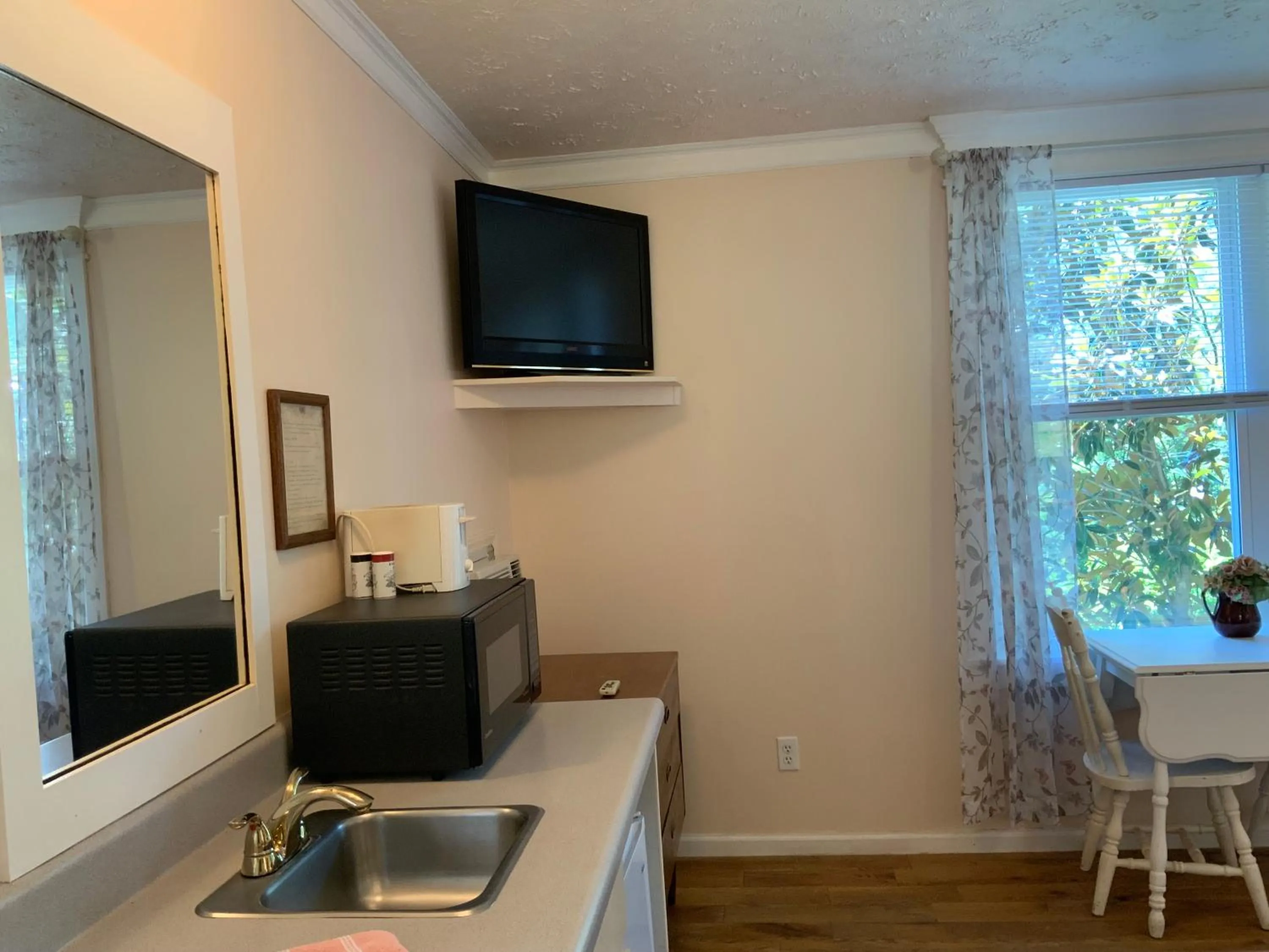 The Chimney Rock Inn & Cottages