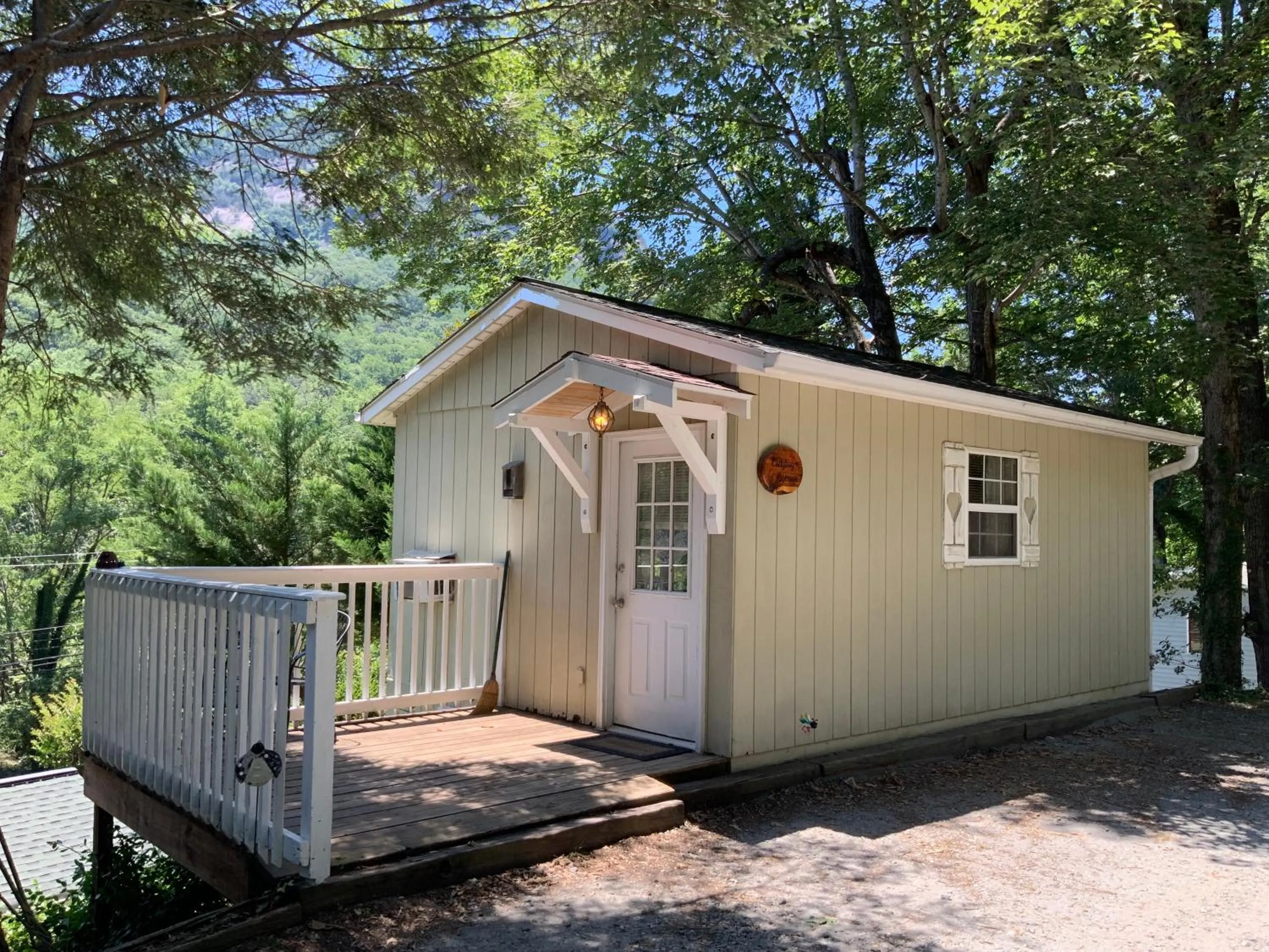 The Chimney Rock Inn & Cottages