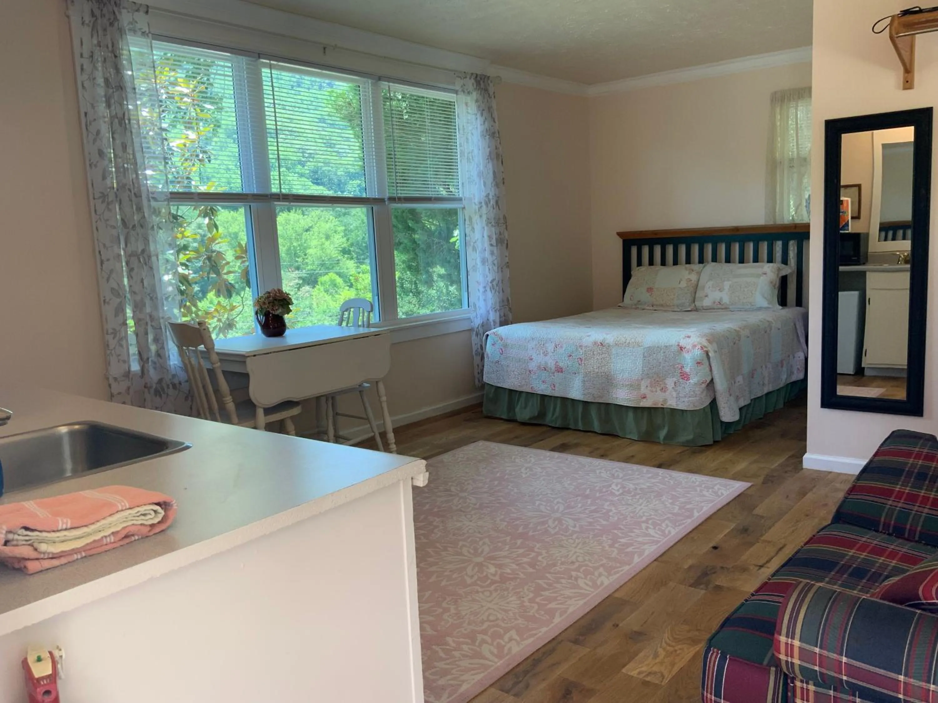 Bed in The Chimney Rock Inn & Cottages