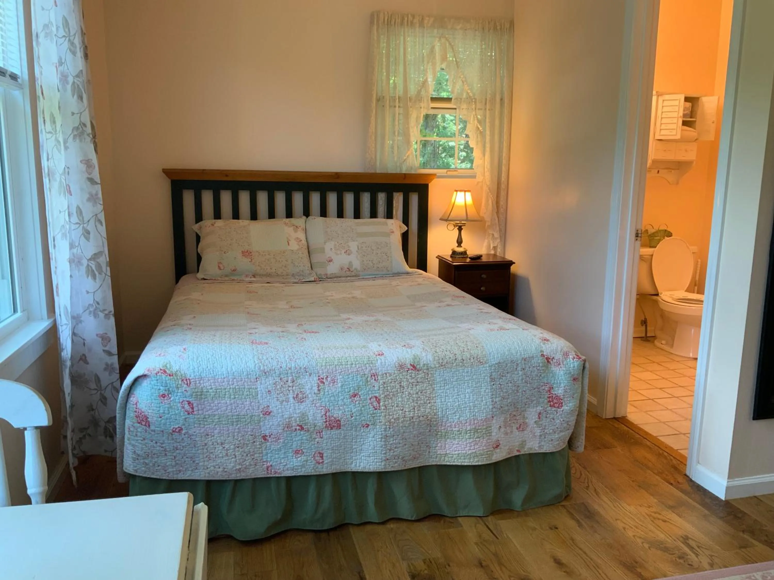 Bed in The Chimney Rock Inn & Cottages