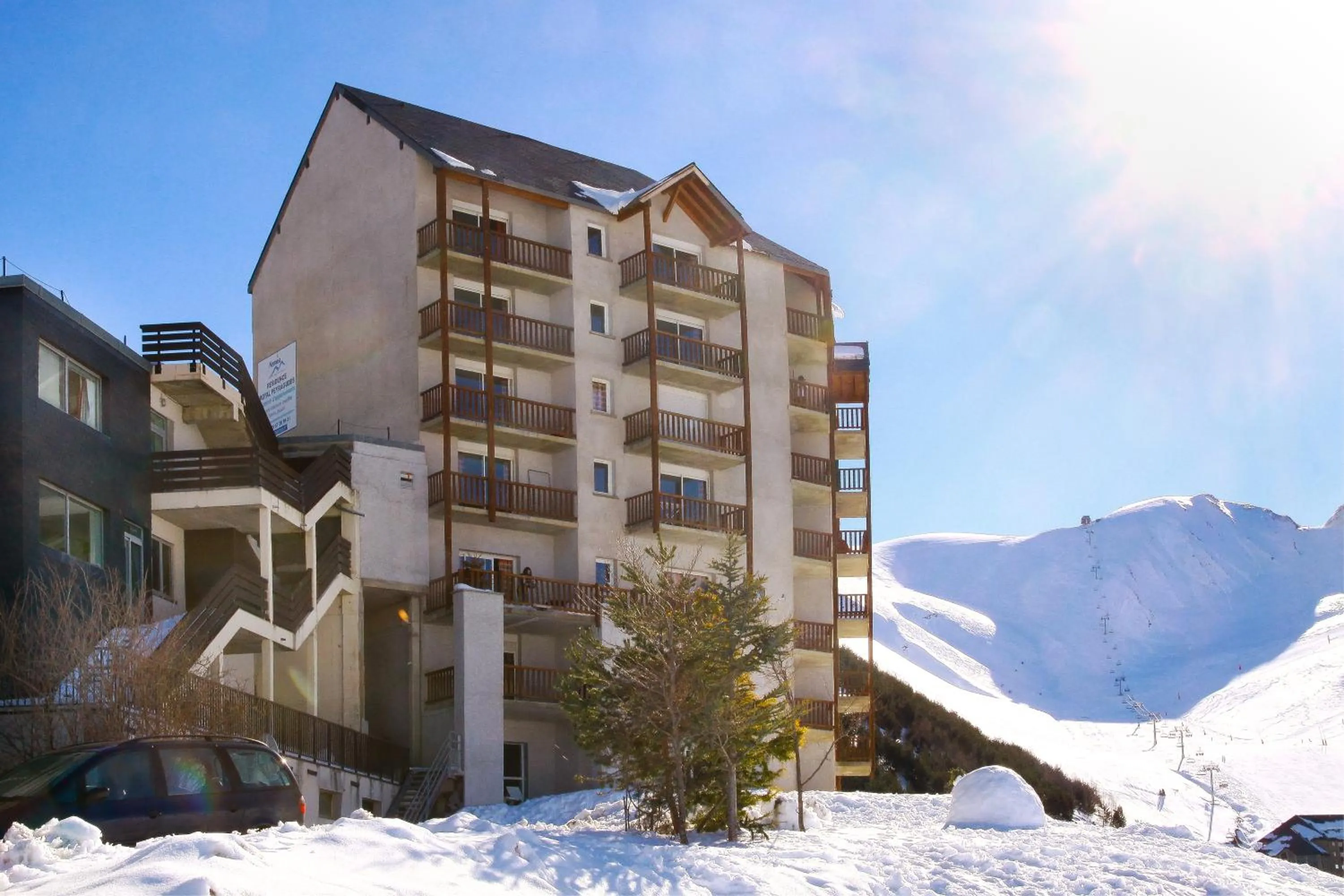 Facade/entrance in Résidence Néméa Royal Peyragudes