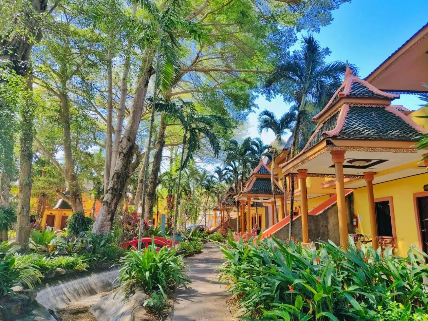 Garden in Coconut Beach Resort, Koh Chang
