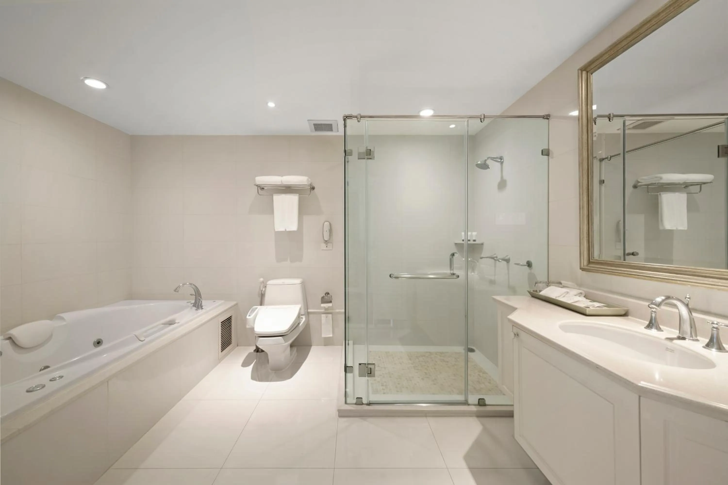 Bathroom in Grande Centre Point Hotel Ratchadamri Bangkok