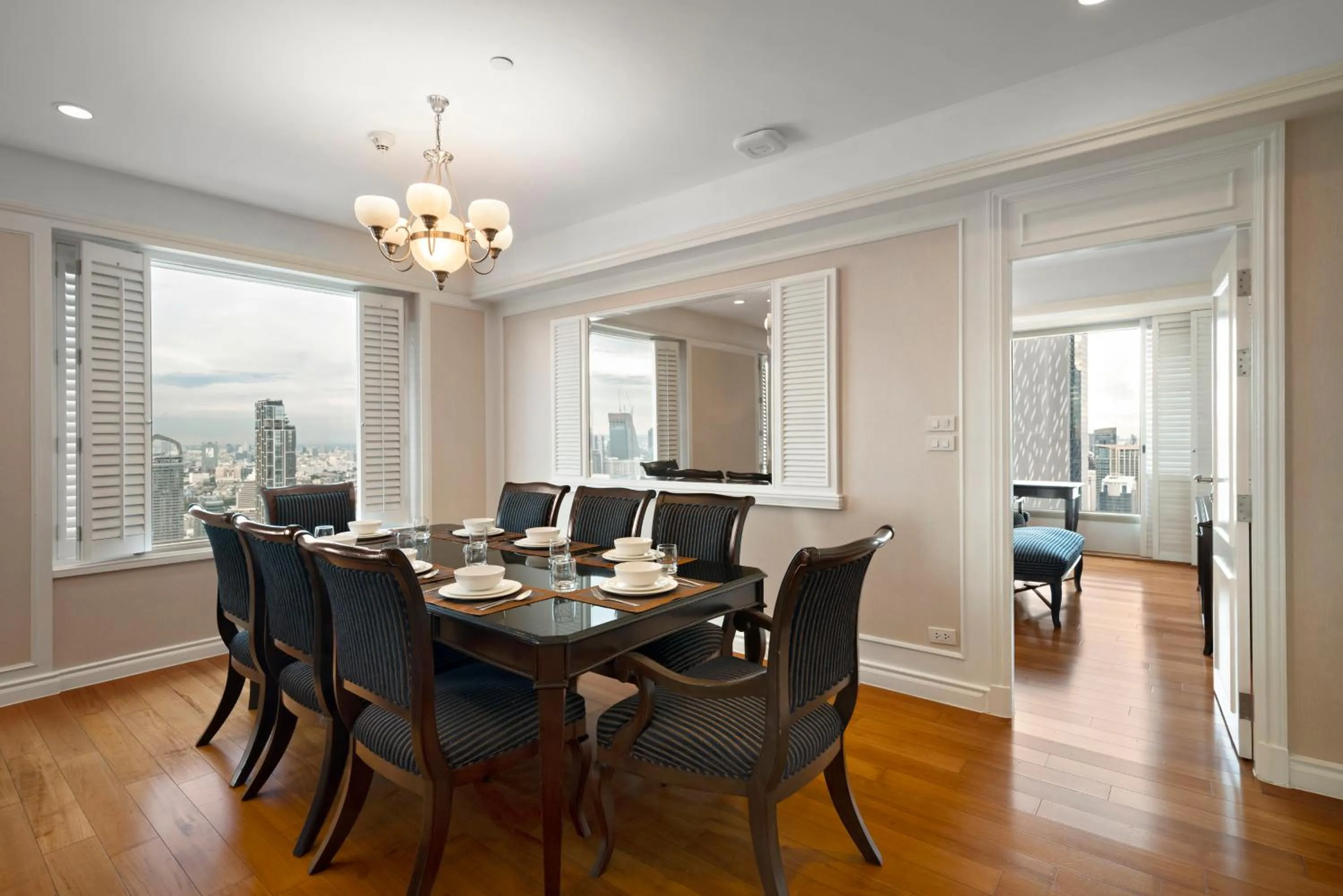 Dining area in Grande Centre Point Hotel Ratchadamri Bangkok