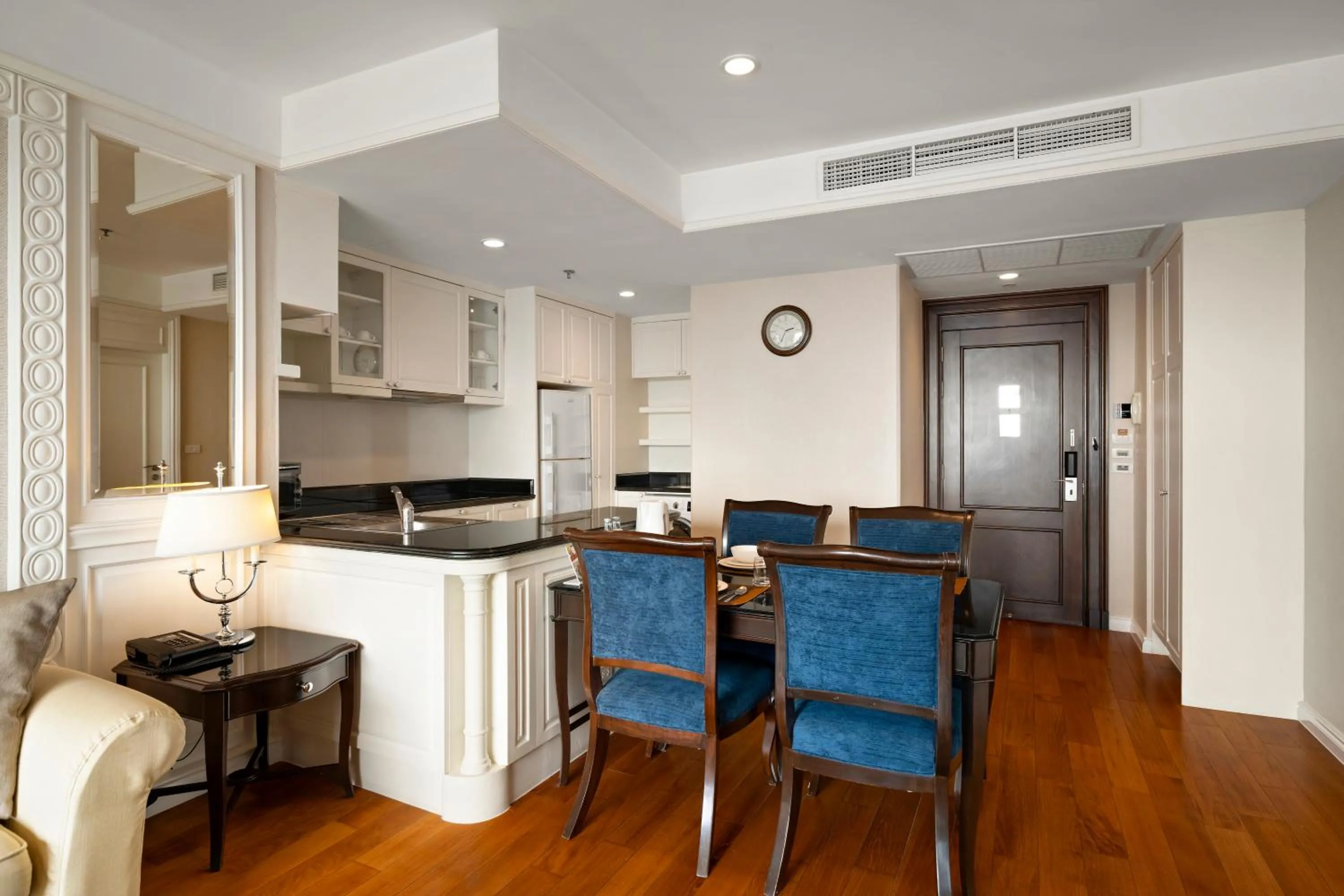 Kitchen or kitchenette in Grande Centre Point Hotel Ratchadamri Bangkok