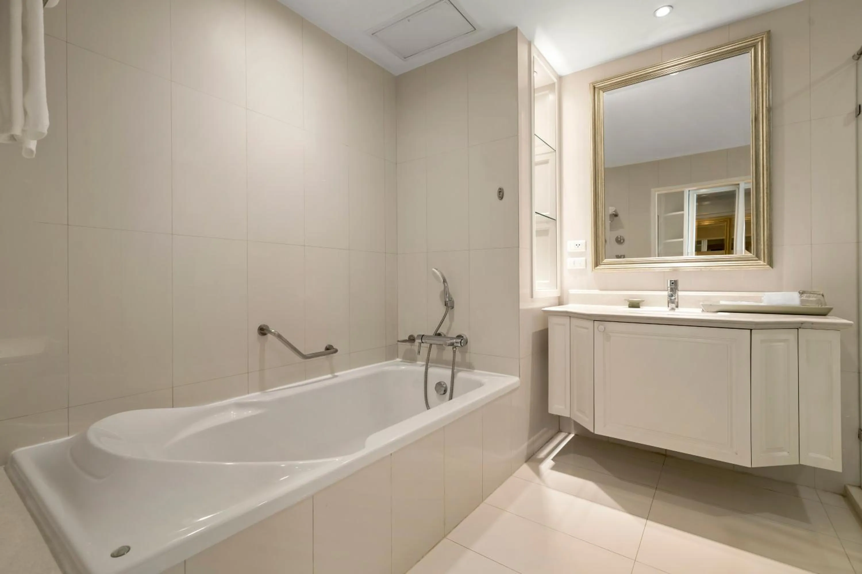 Bathroom in Grande Centre Point Hotel Ratchadamri Bangkok