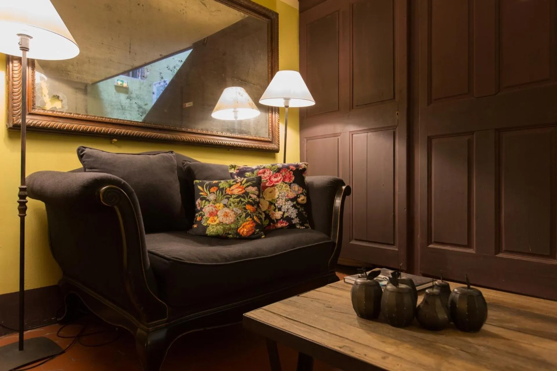 Communal lounge/ TV room in Le Jardin d'Emile