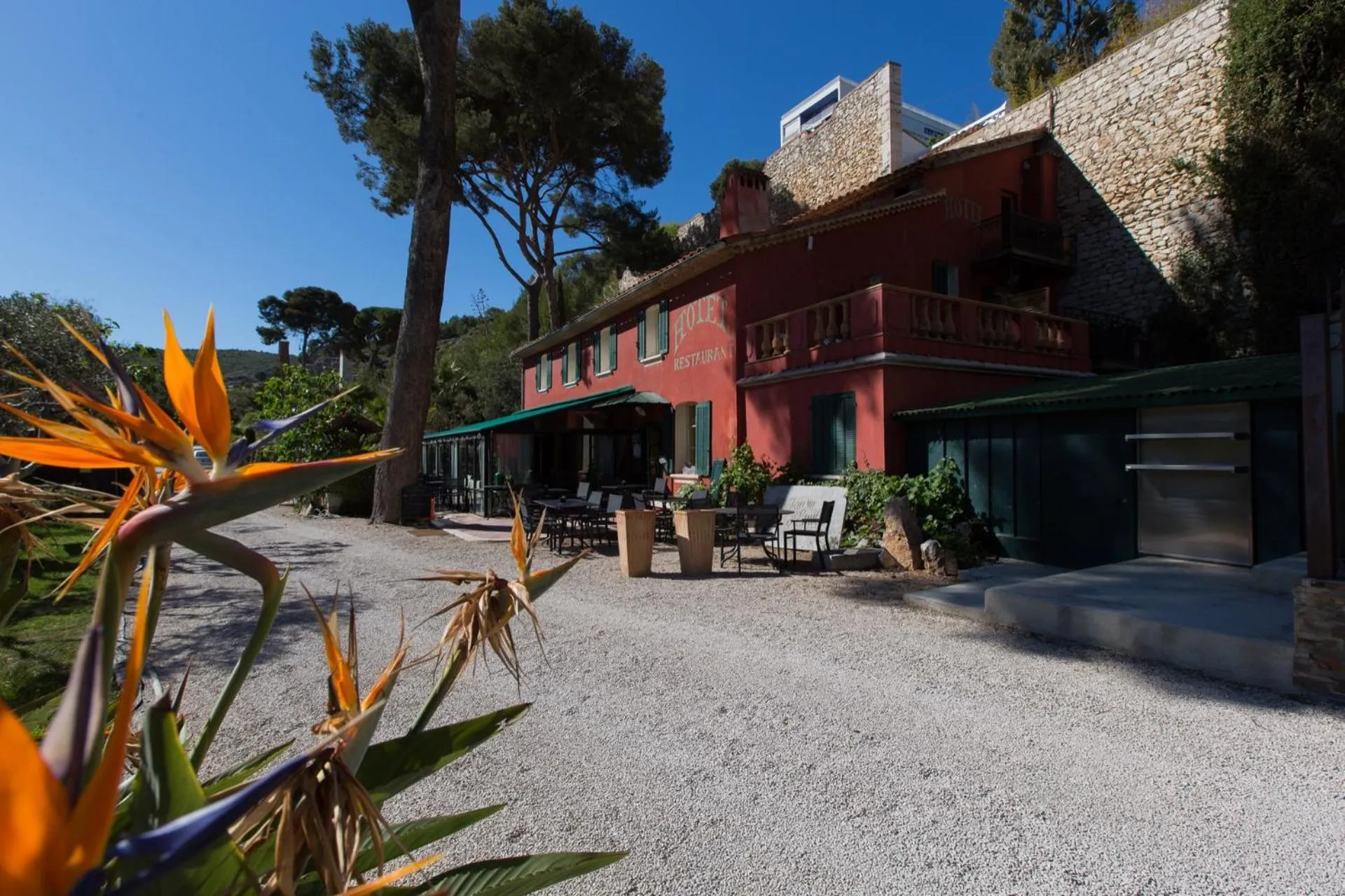 Facade/entrance in Le Jardin d'Emile