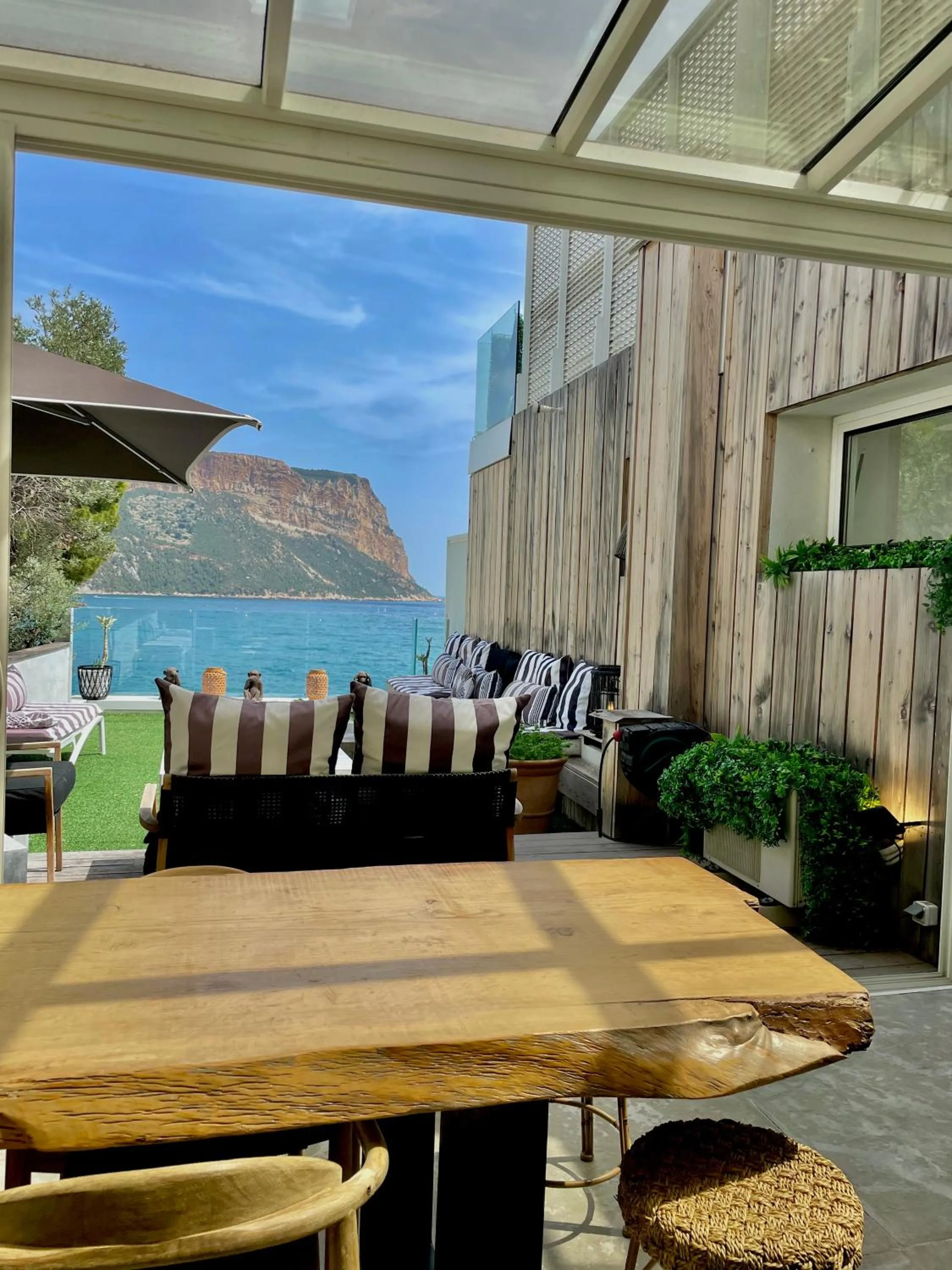 Hotel de La Plage - Mahogany