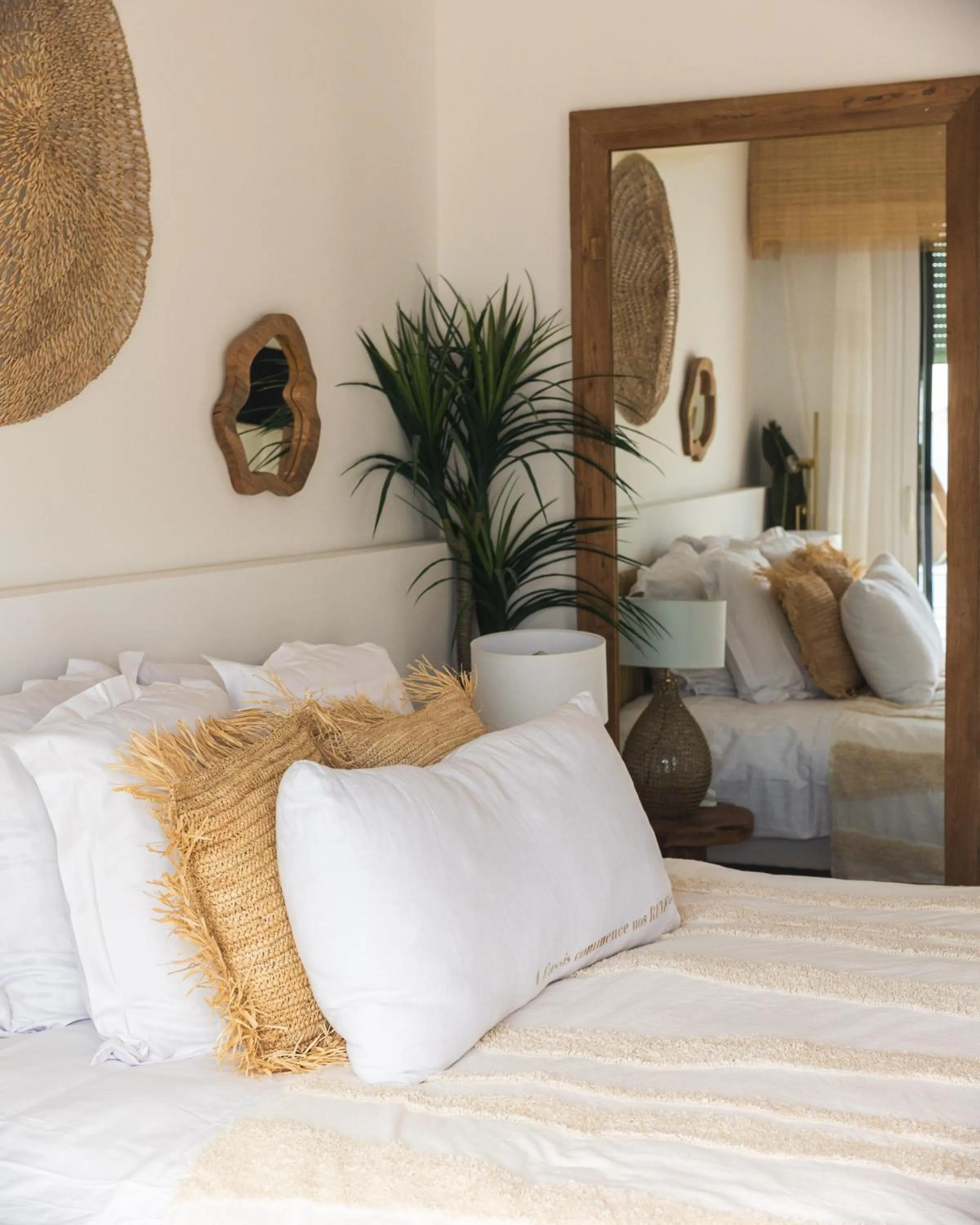 Photo of the whole room, Bed in Hotel de La Plage - Mahogany