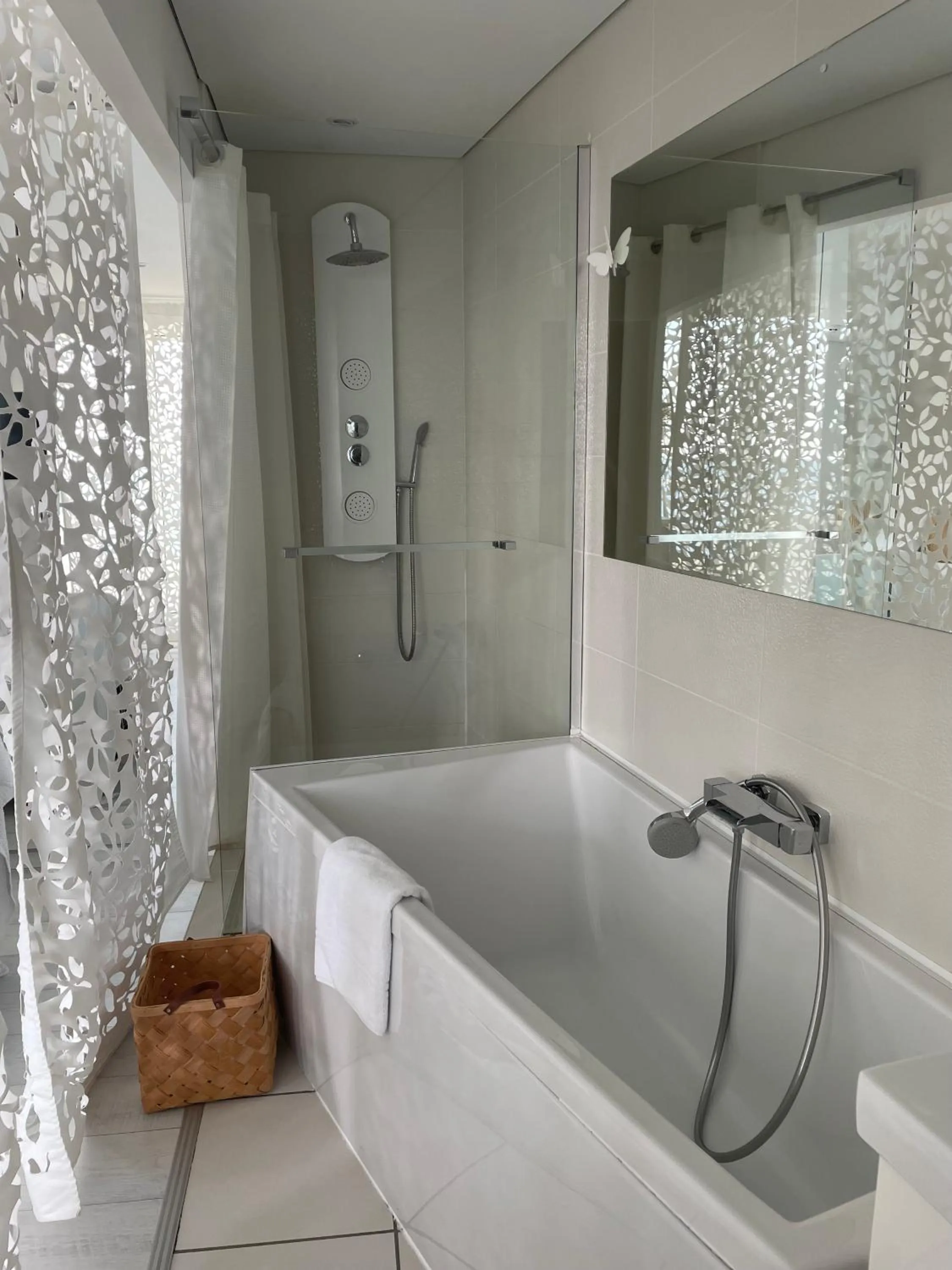 Bathroom in Hotel de La Plage - Mahogany