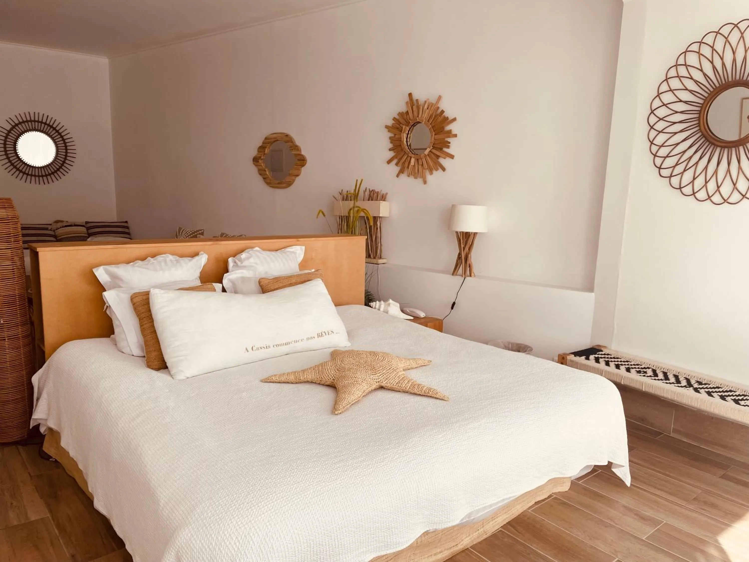 Photo of the whole room, Bed in Hotel de La Plage - Mahogany