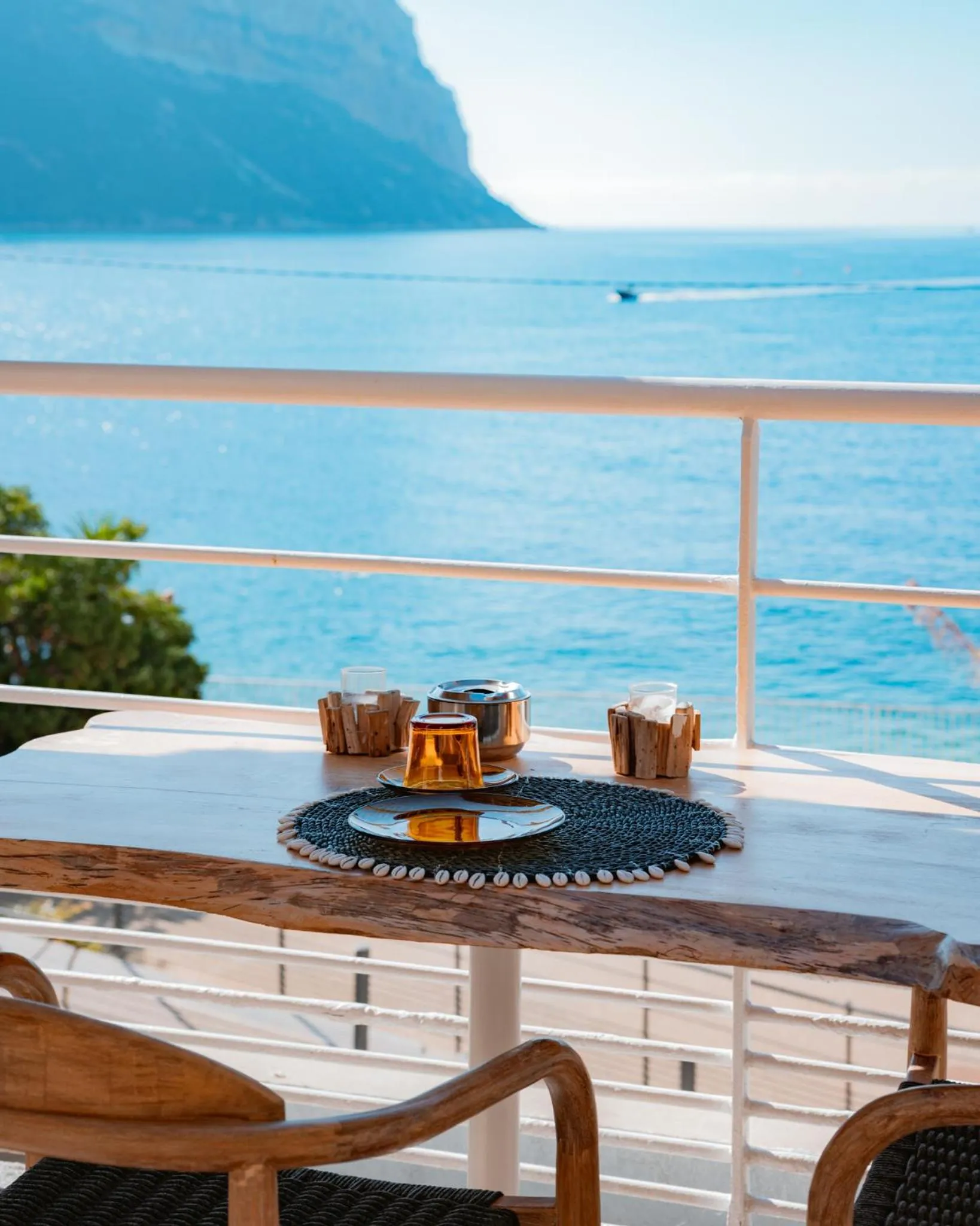 Hotel de La Plage - Mahogany