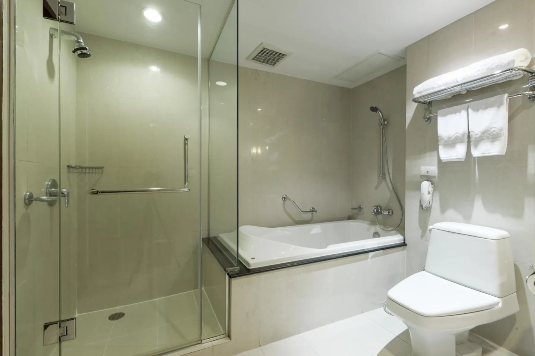 Shower in Centre Point Sukhumvit Thong-Lo