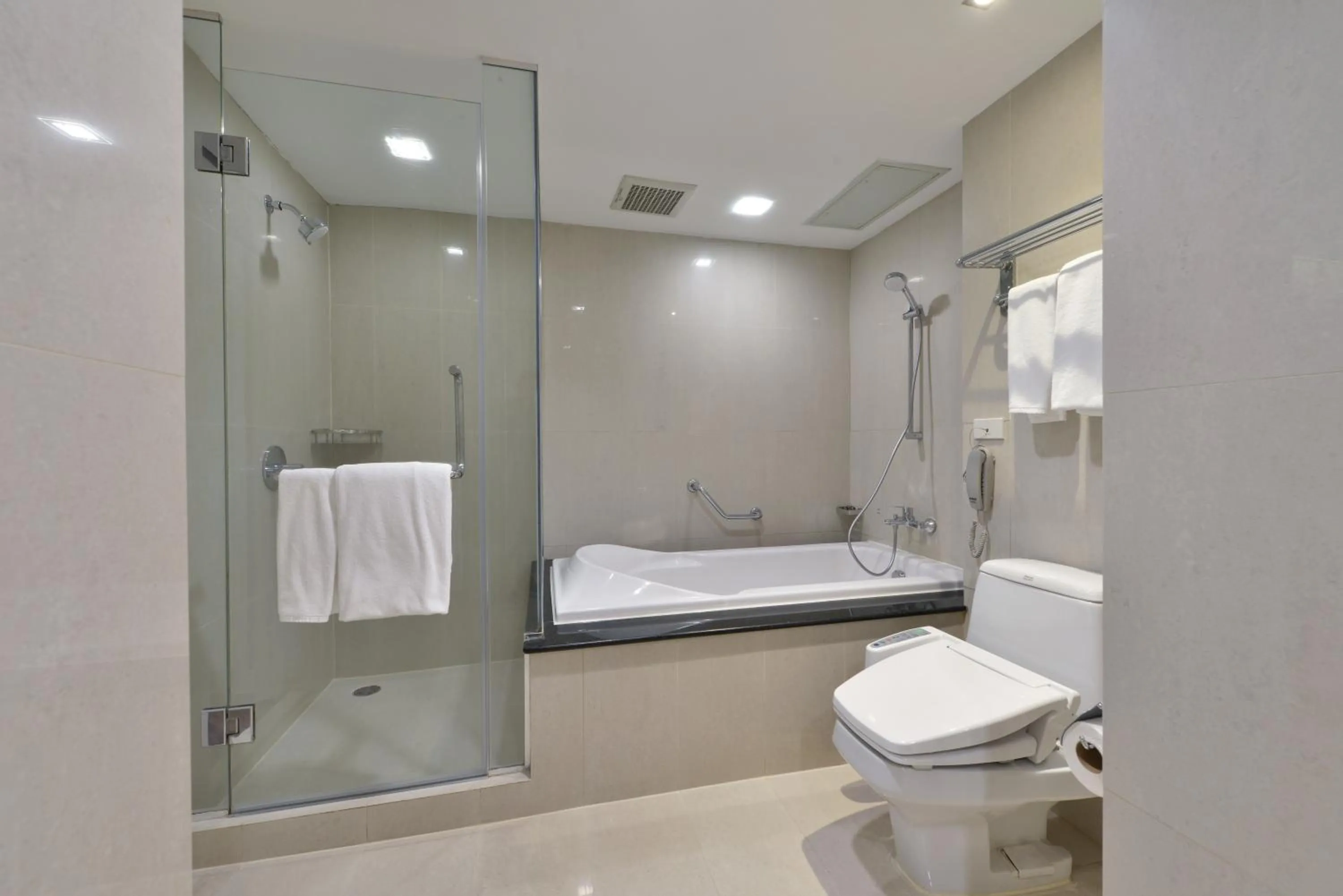 Shower in Centre Point Sukhumvit Thong-Lo