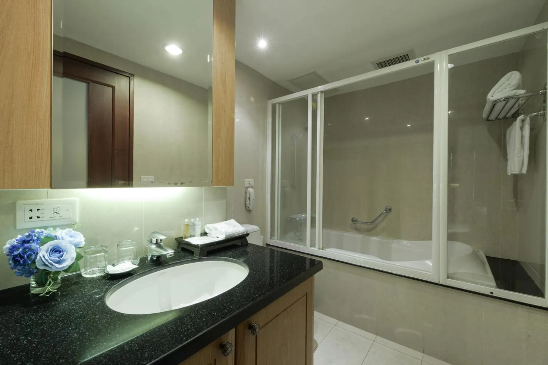 Shower in Centre Point Sukhumvit Thong-Lo